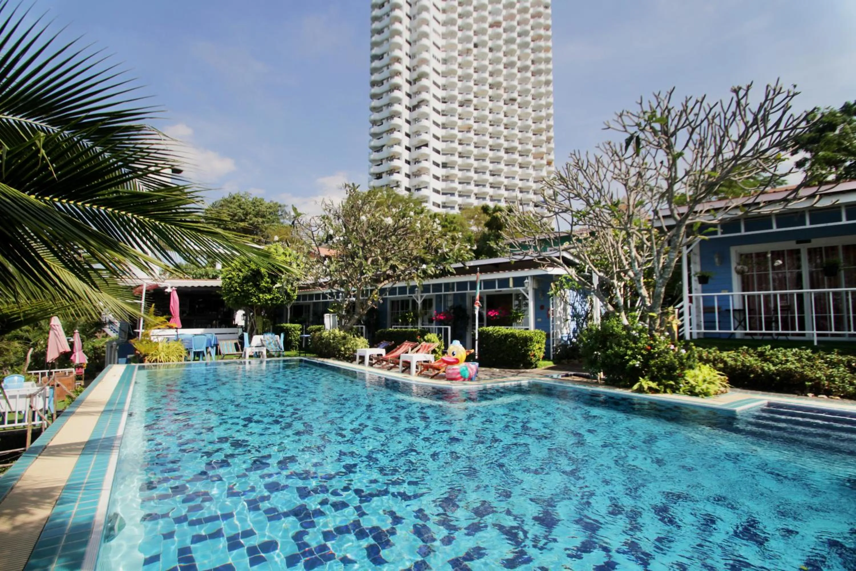 Property building in Pattaya Paradise Beach Resort