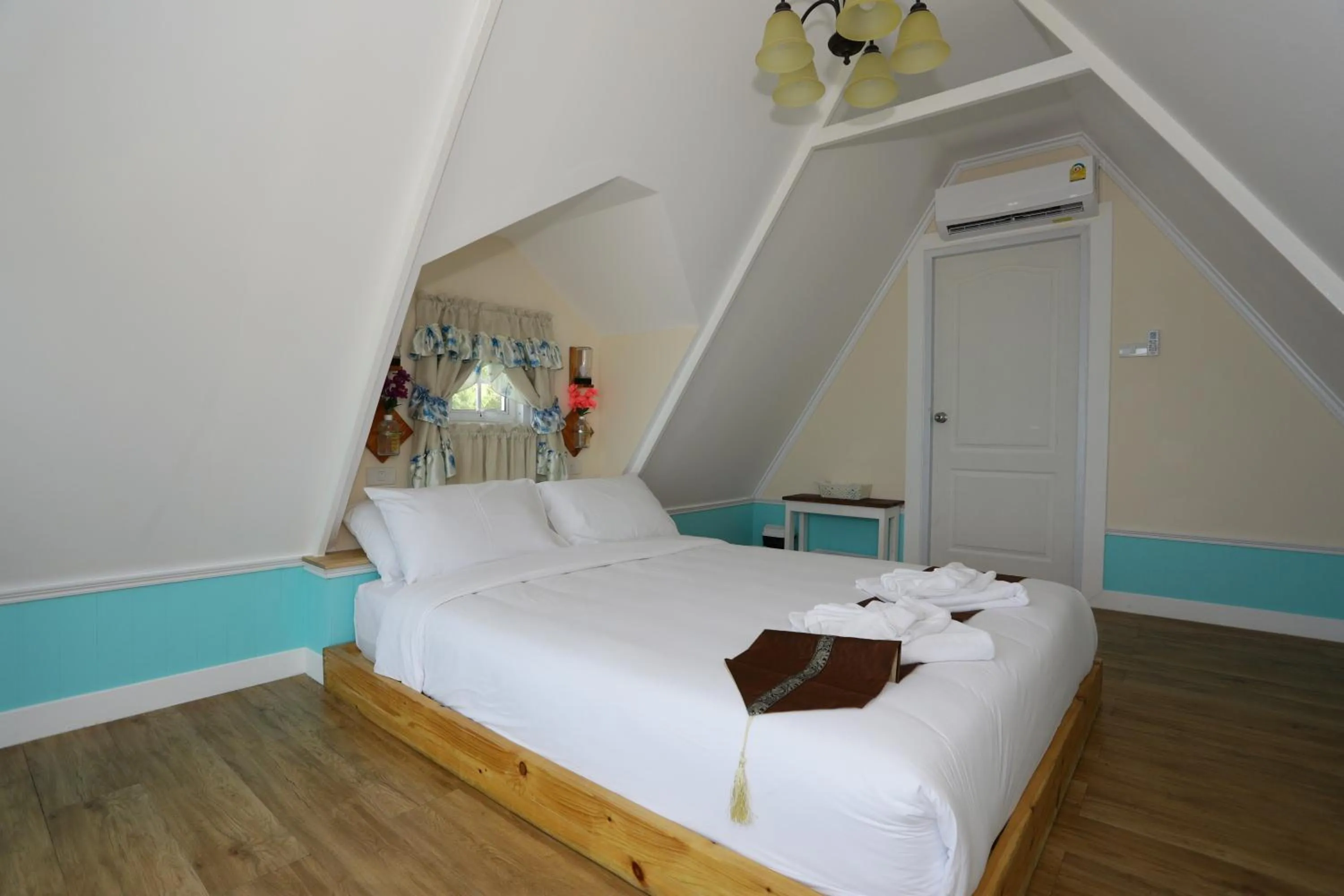 Bed in Pattaya Paradise Beach Resort