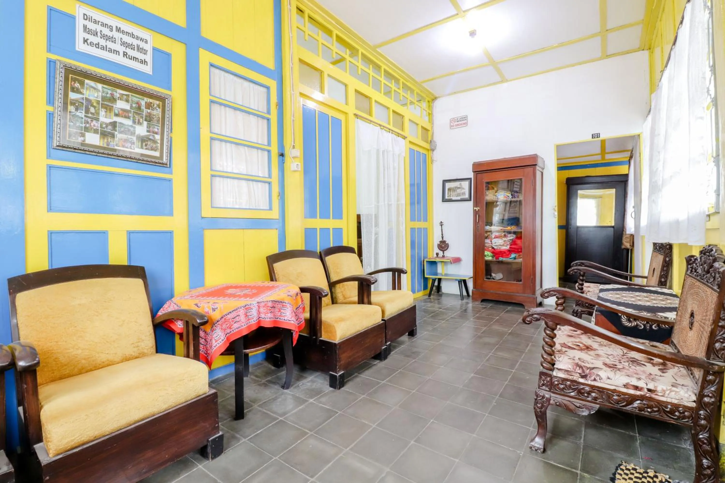 Lobby or reception in Homestay Ndalem Soewondo