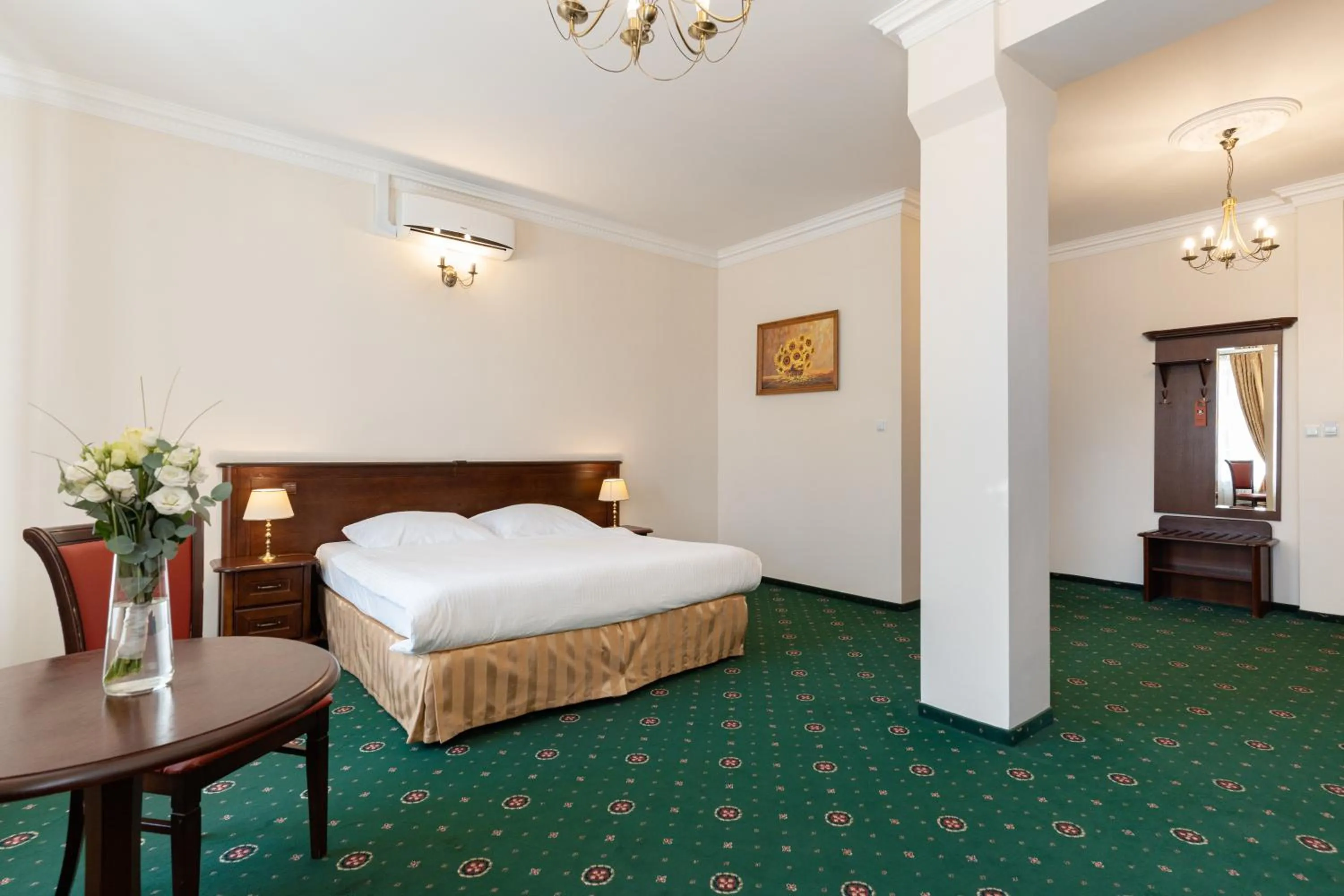 Bed in Royal Hotel Modlin