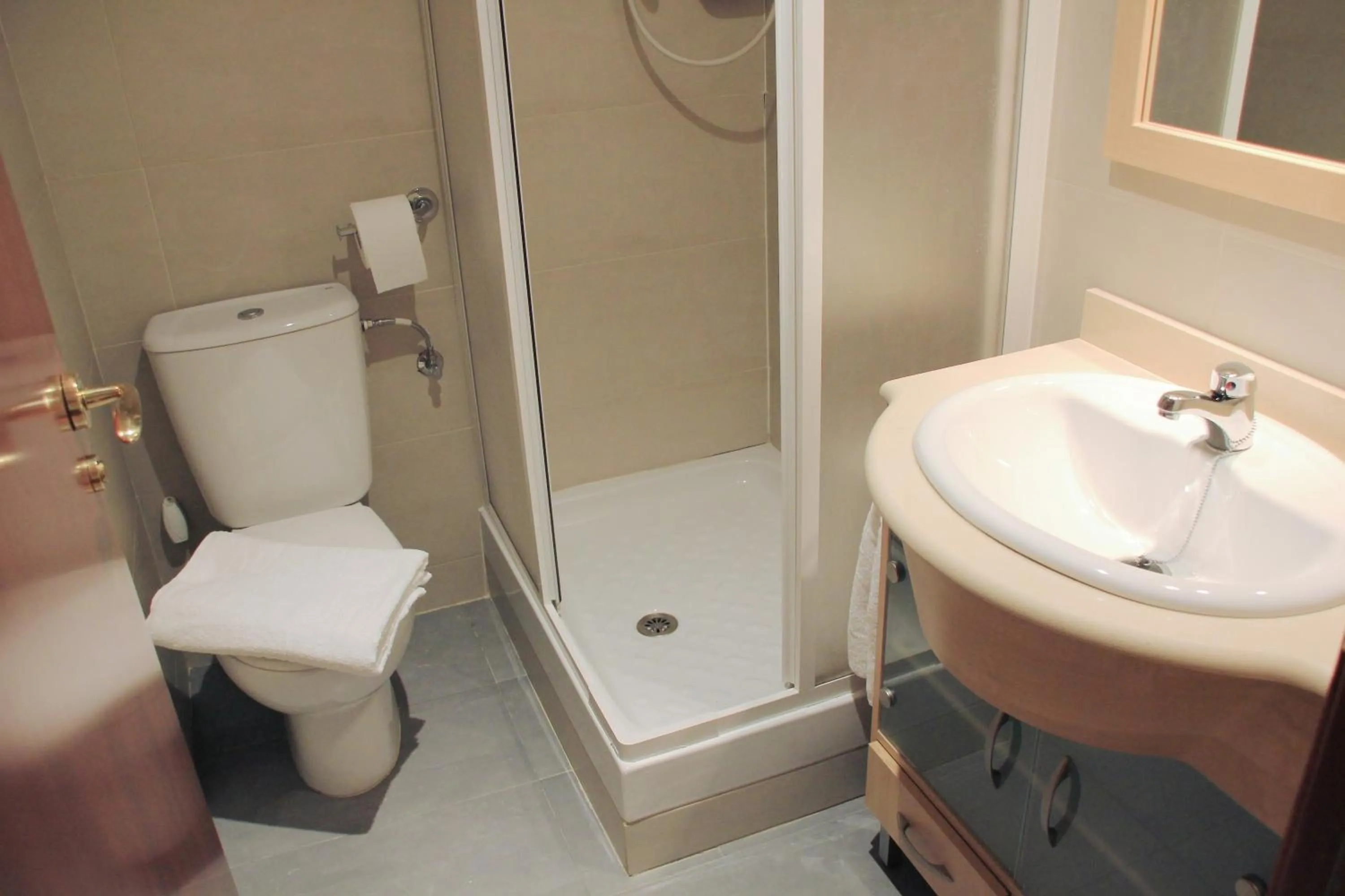 Bathroom in Alguera Apartments Industria