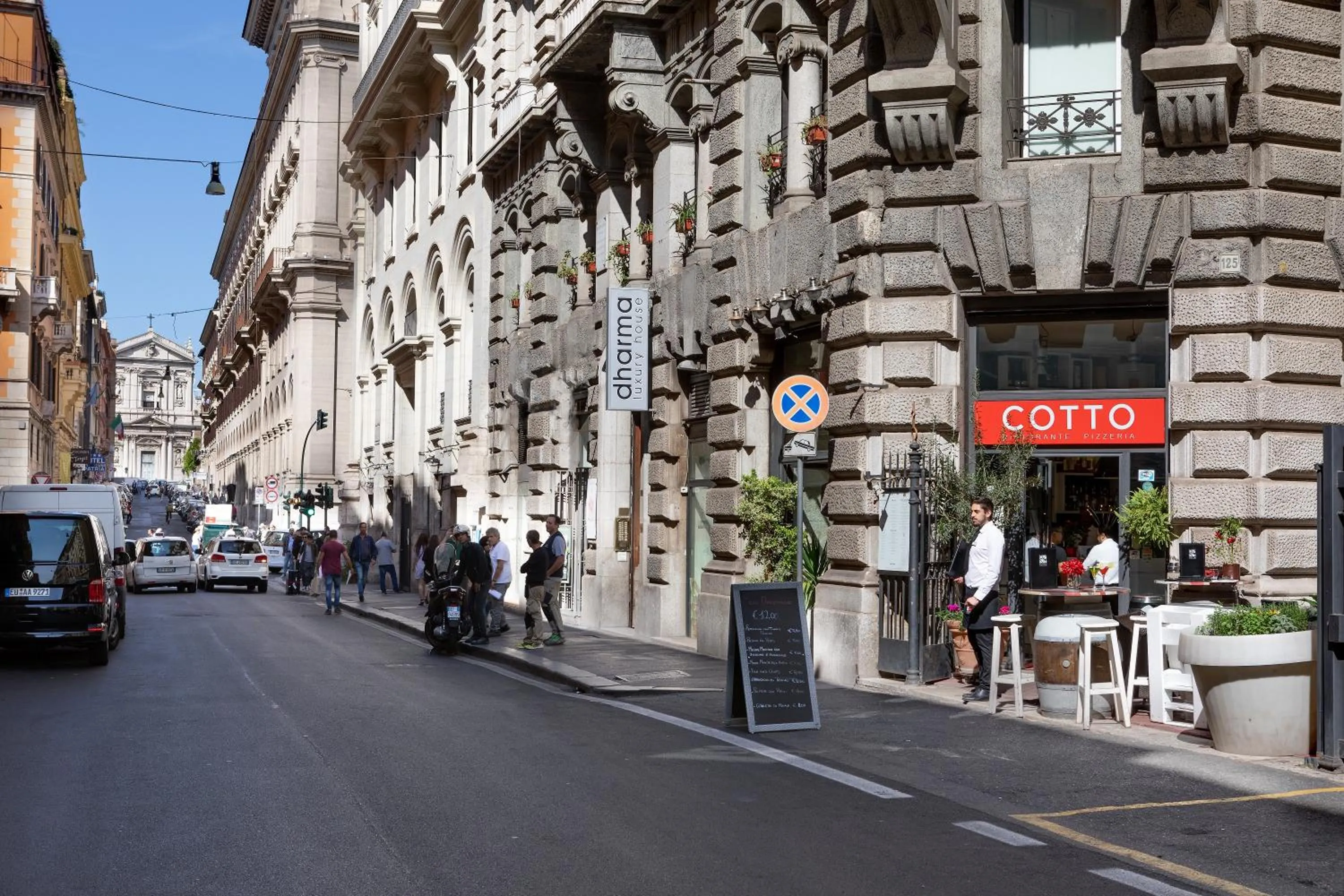 Restaurant/places to eat in Dharma Luxury Hotel