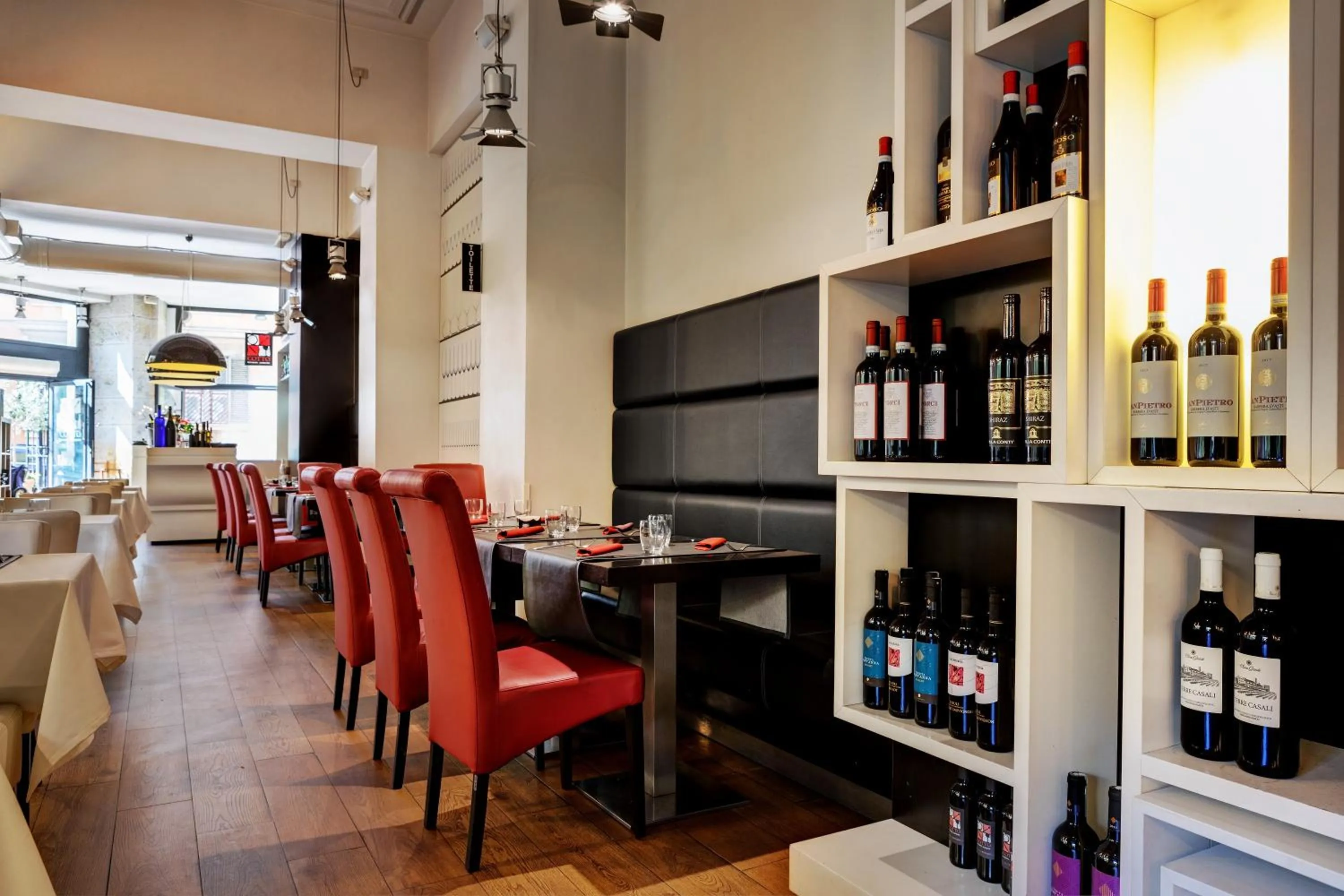 Restaurant/places to eat in Dharma Luxury Hotel