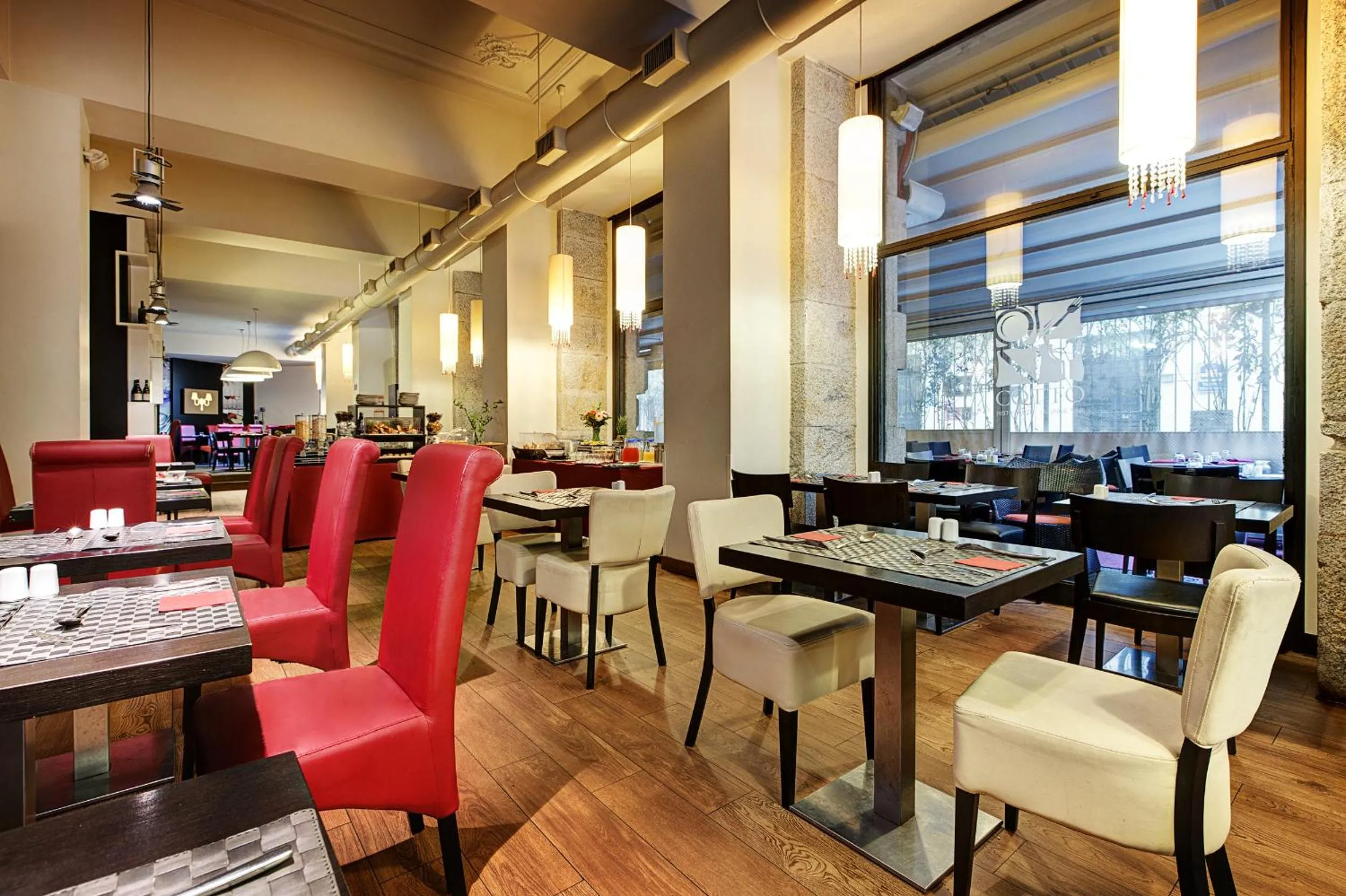 Restaurant/places to eat in Dharma Luxury Hotel