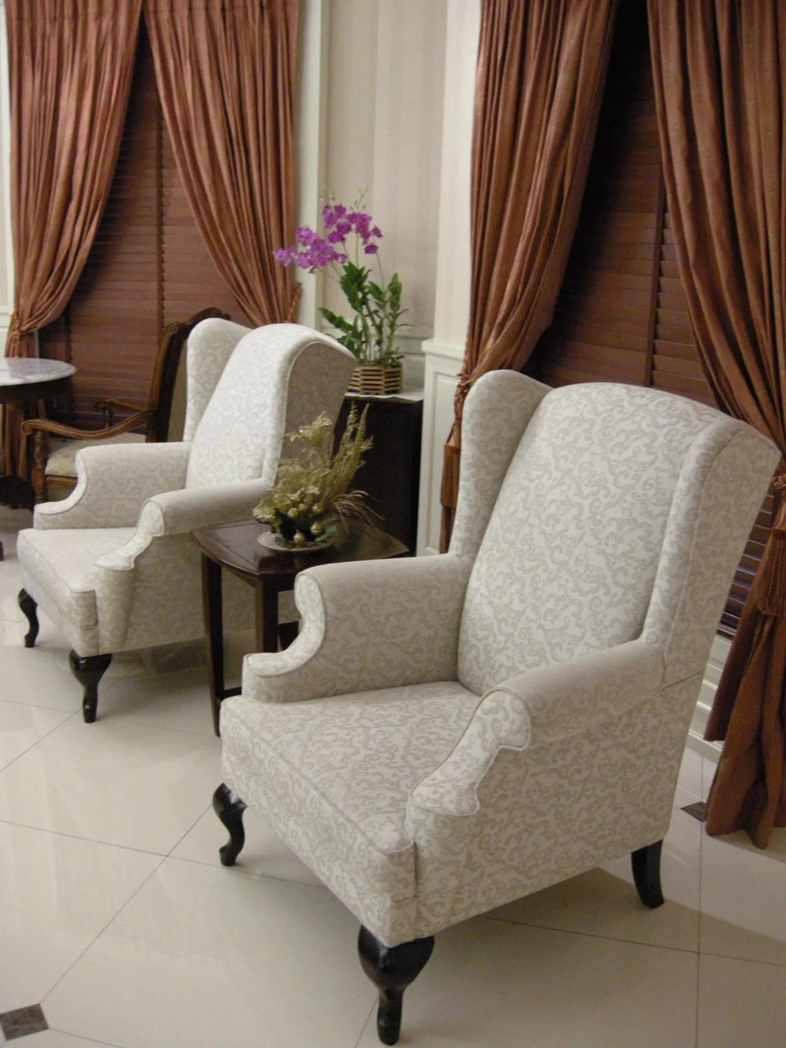 Seating area in Aurum The River Place