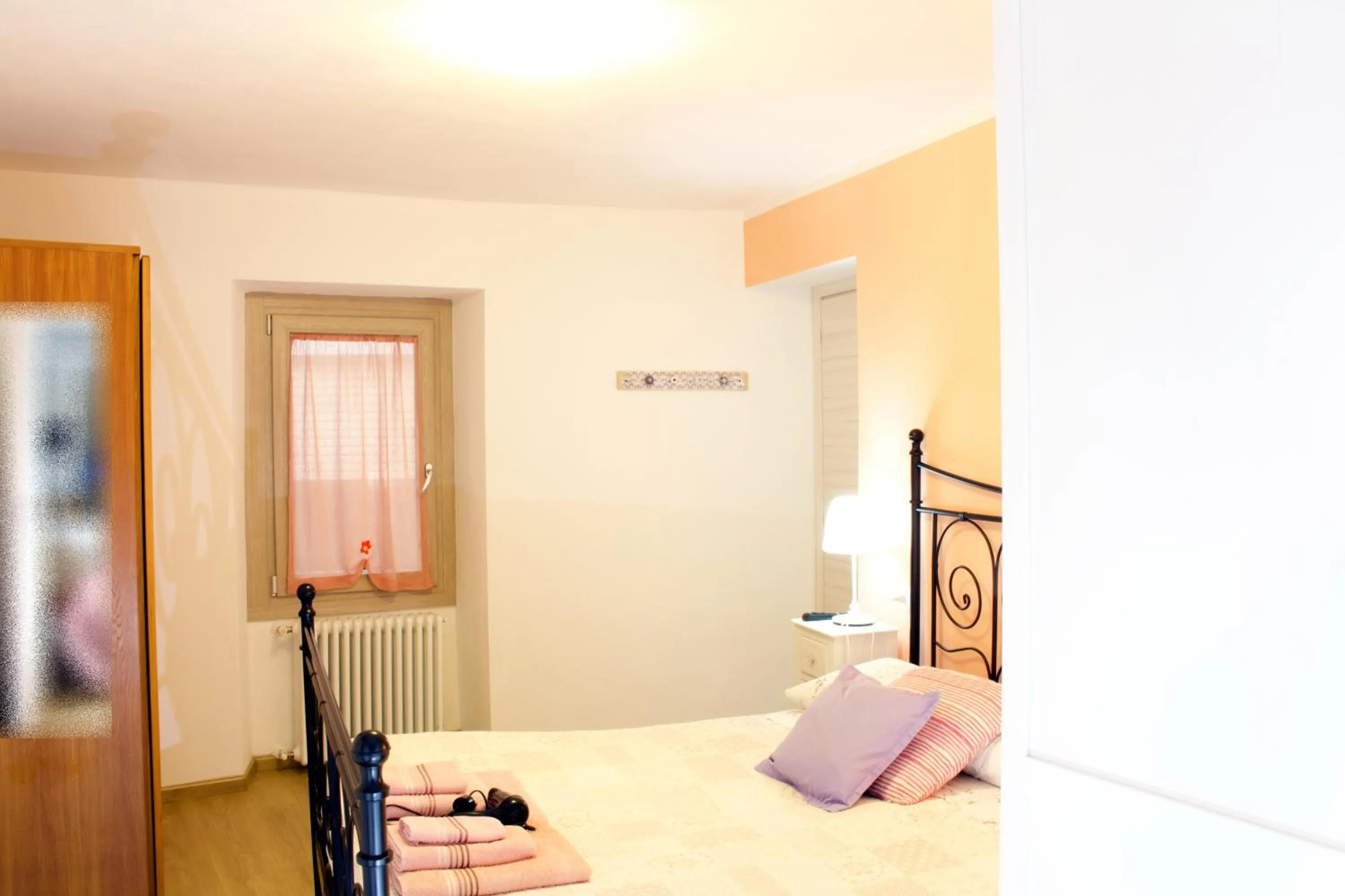 Photo of the whole room, Bed in LA MAGNOLIA Guests House