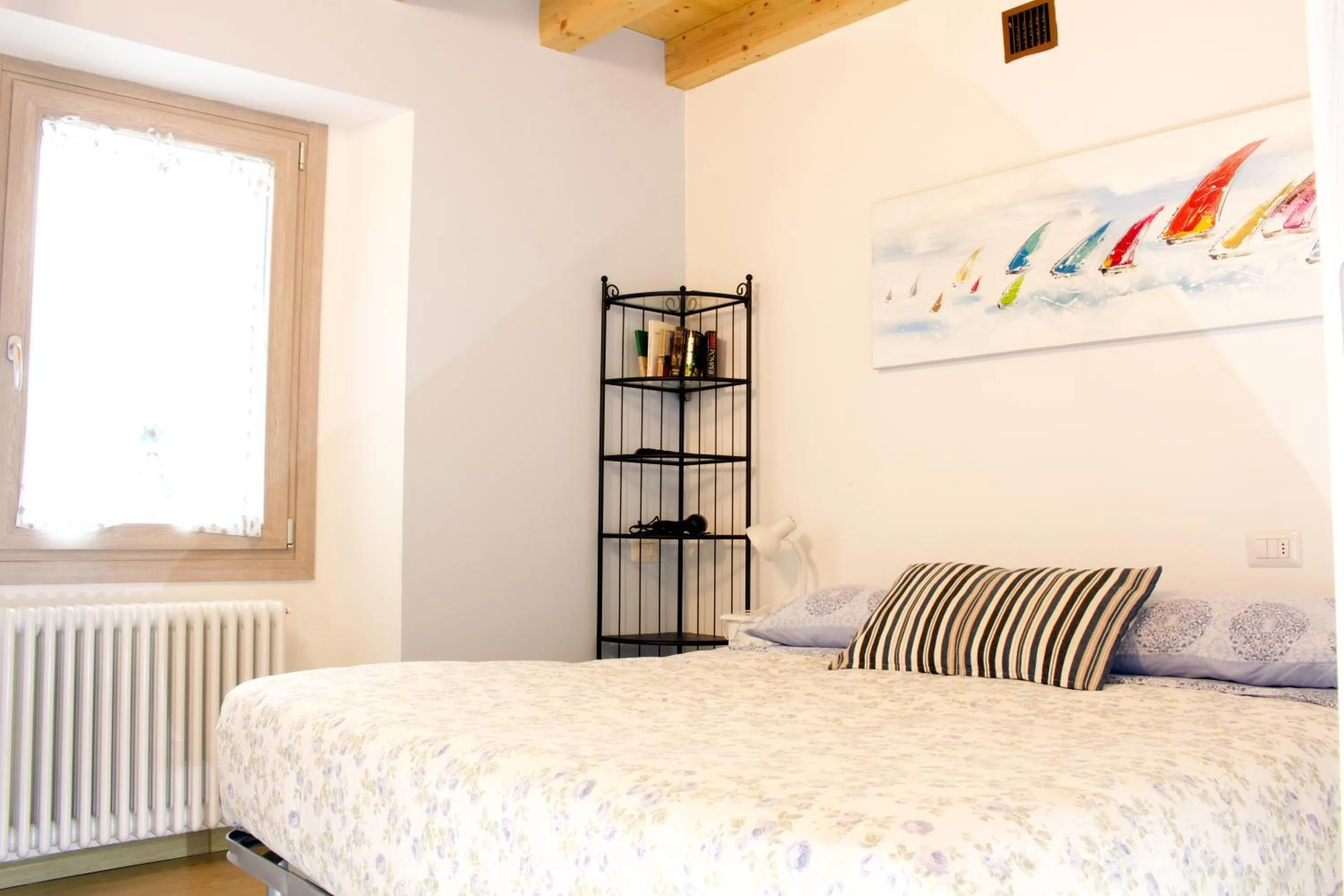 Photo of the whole room, Bed in LA MAGNOLIA Guests House