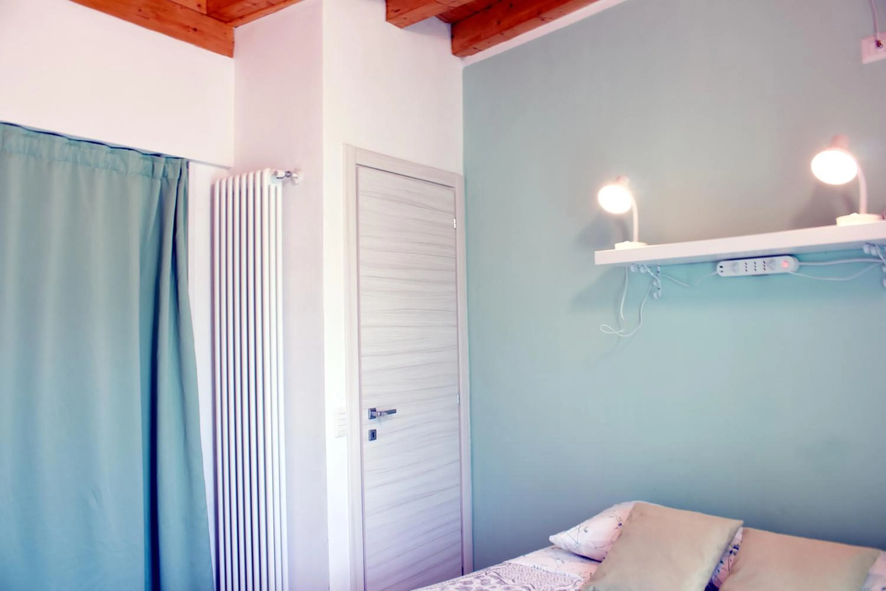 Photo of the whole room, Bed in LA MAGNOLIA Guests House