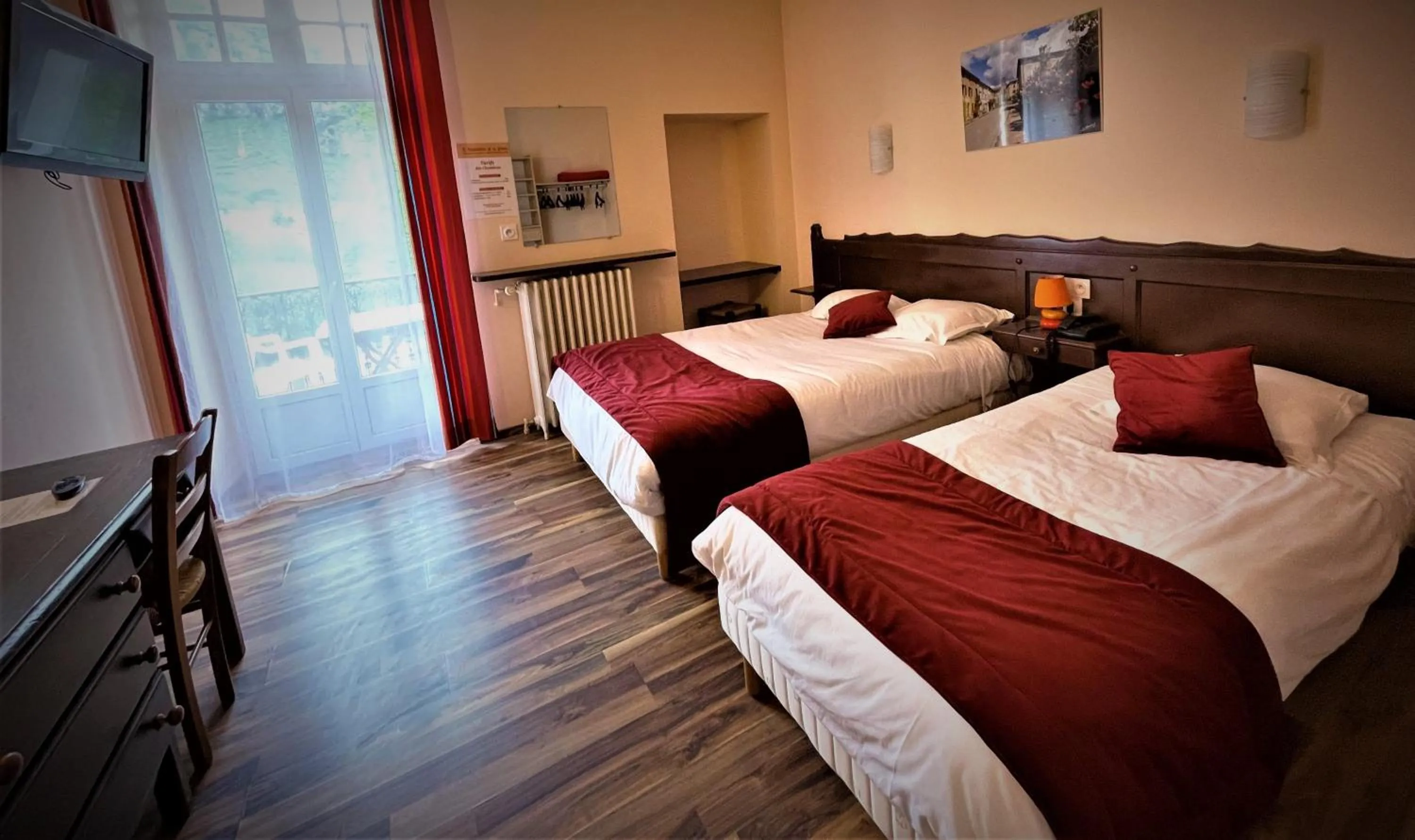 Bedroom, Bed in Logis Hôtel Restaurant de la Poste