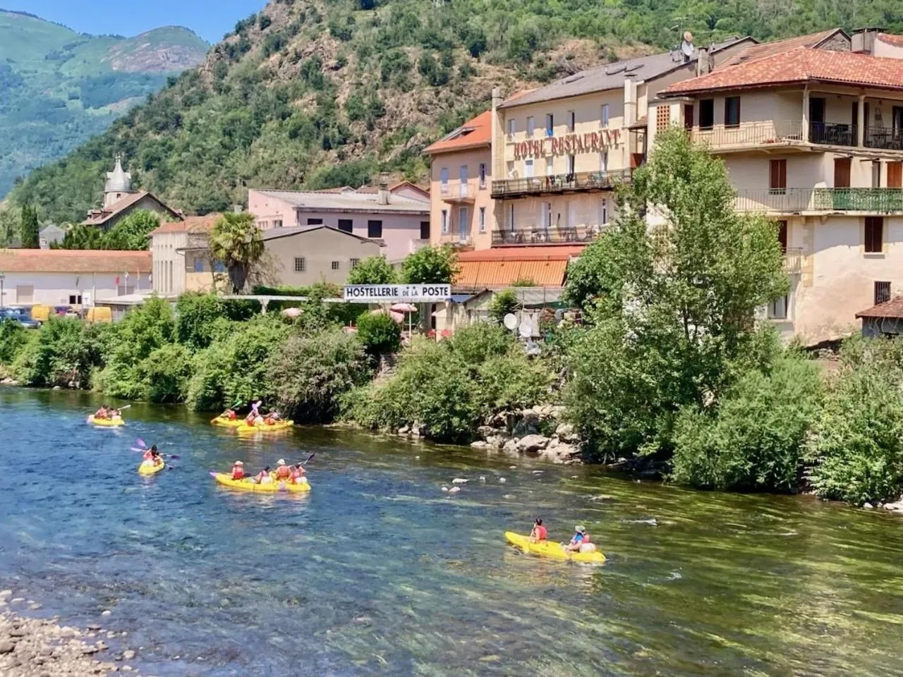 Garden view in Logis Hôtel Restaurant de la Poste