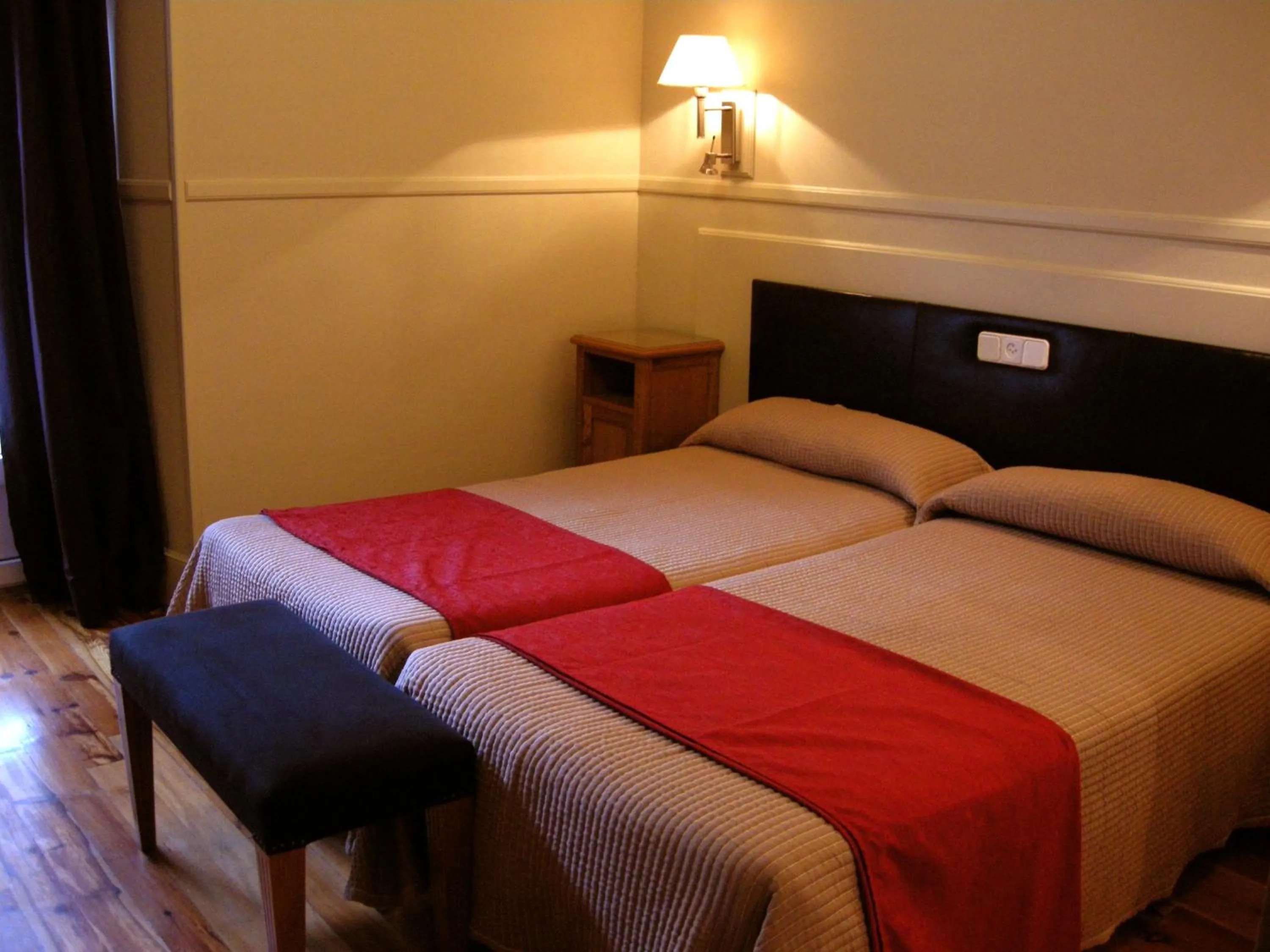 Photo of the whole room, Bed in Hostal Canovas