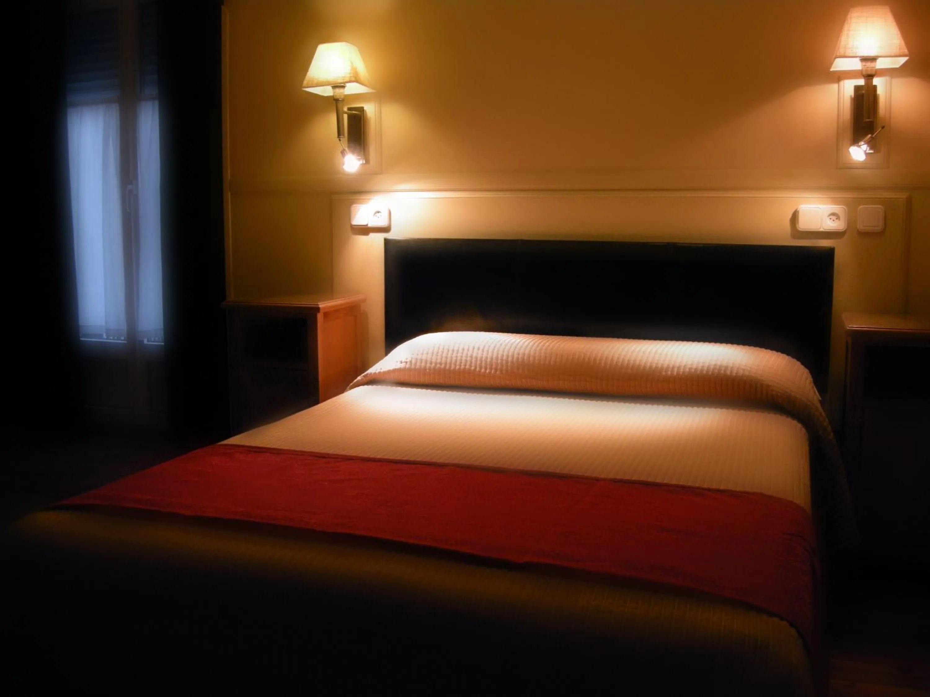 Bed in Hostal Canovas