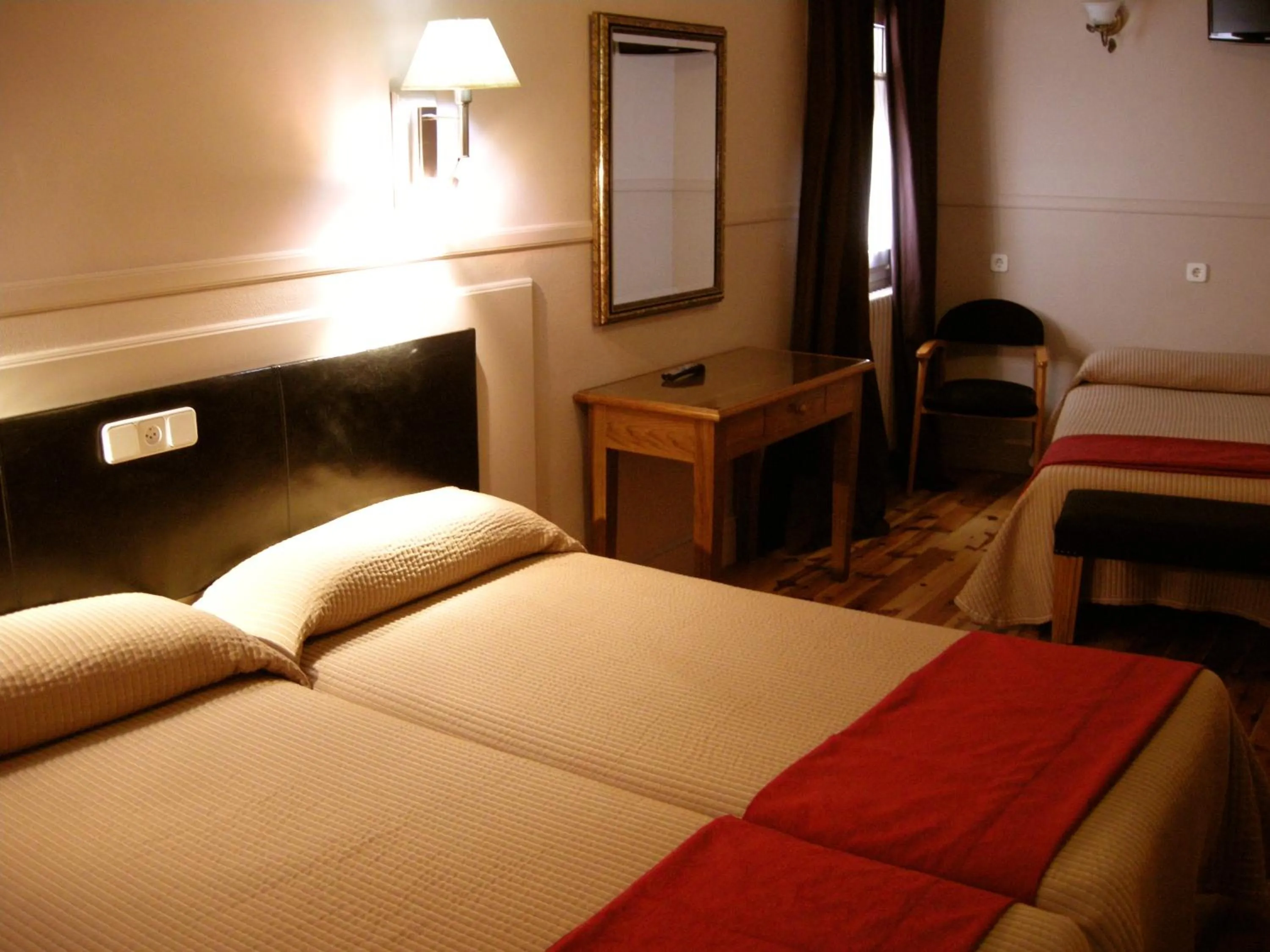 Photo of the whole room, Bed in Hostal Canovas