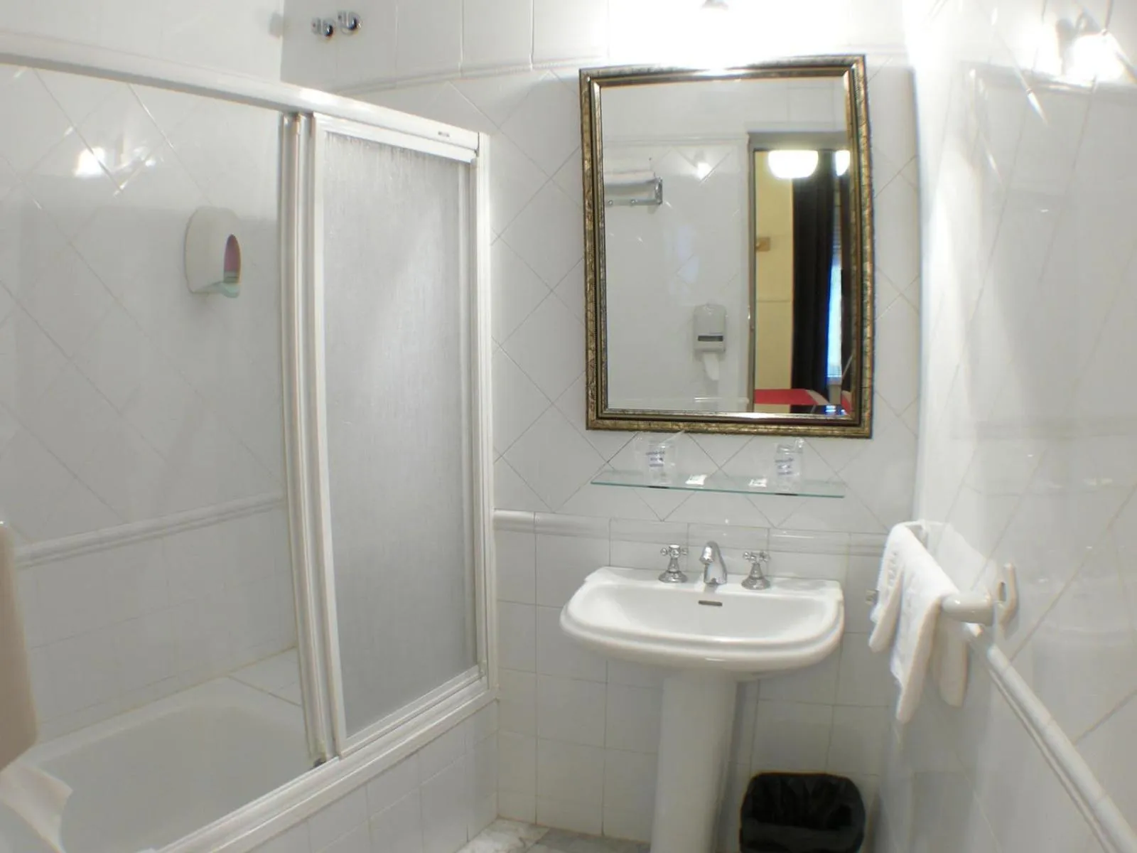 Bathroom in Hostal Canovas