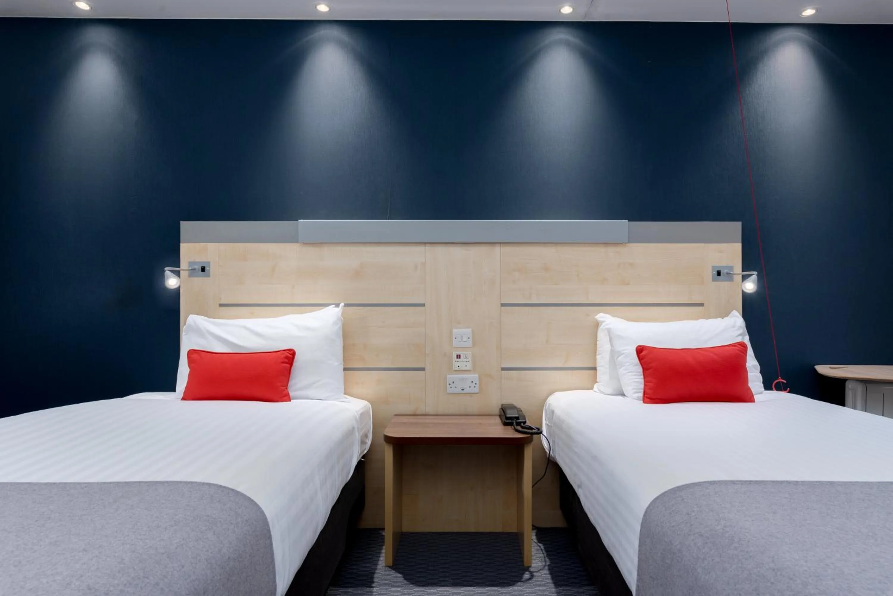Bed in Holiday Inn Express Ramsgate – Minster by IHG