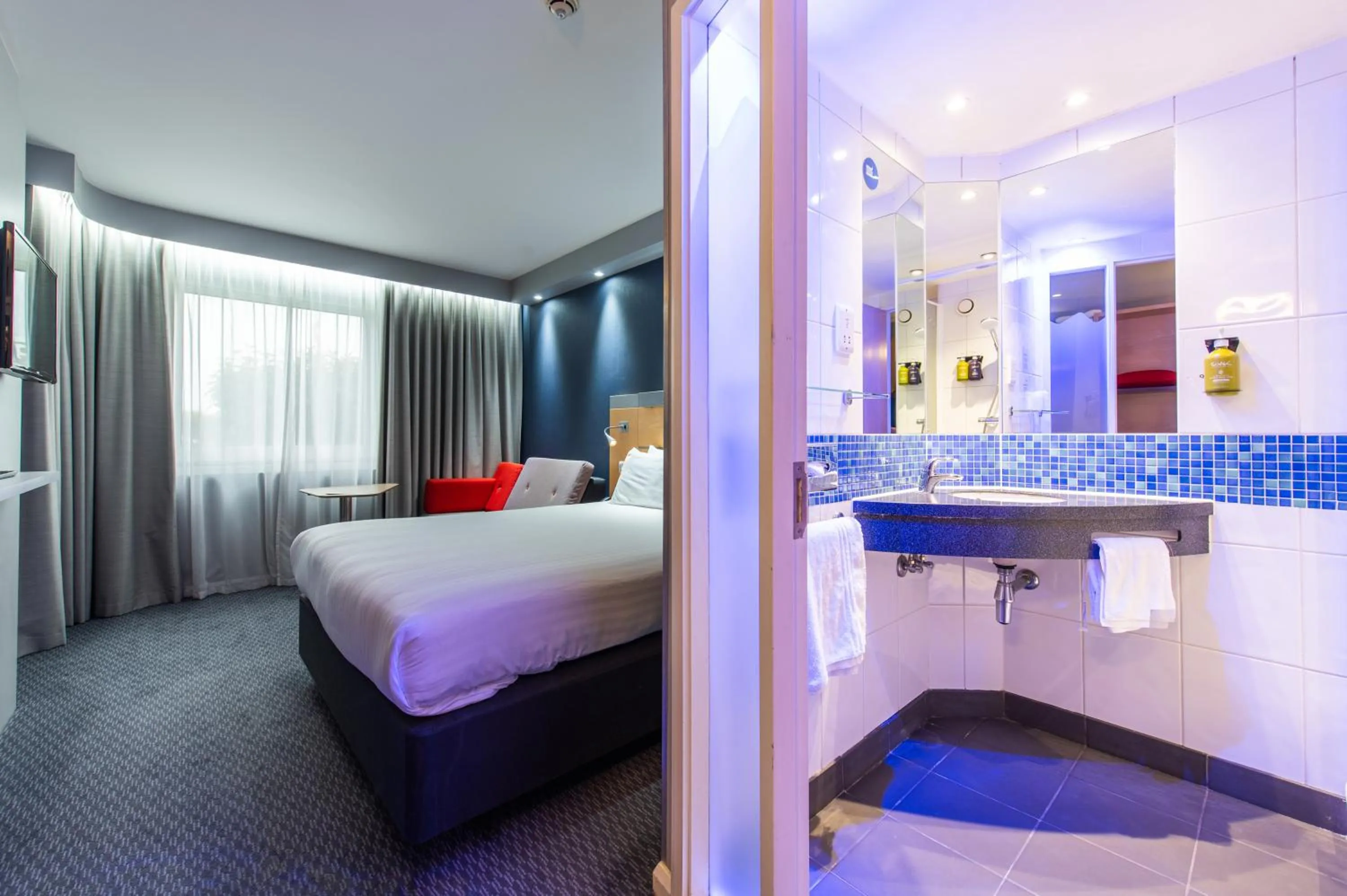 Bed in Holiday Inn Express Ramsgate – Minster by IHG