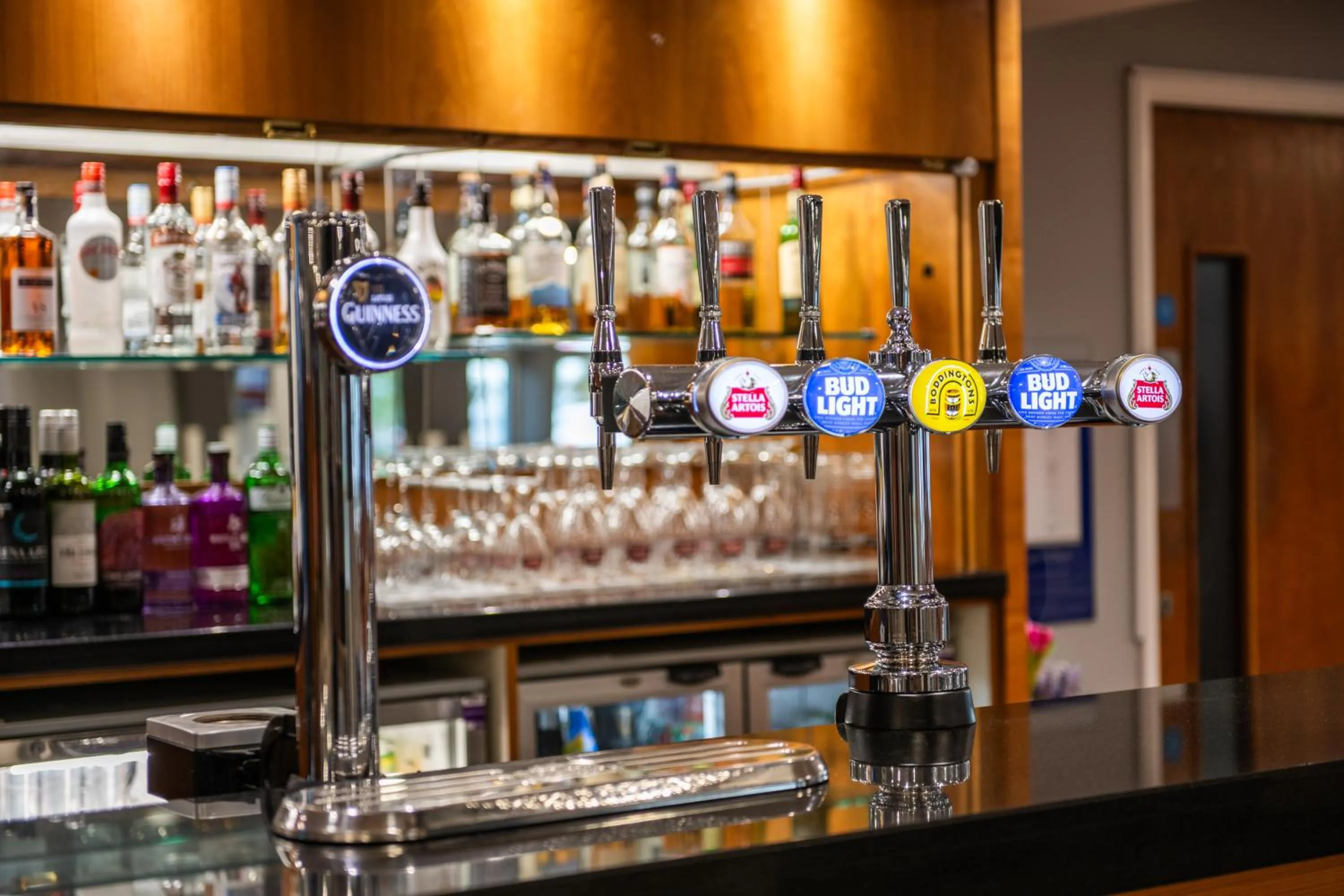 Lounge or bar in Holiday Inn Express Ramsgate – Minster by IHG
