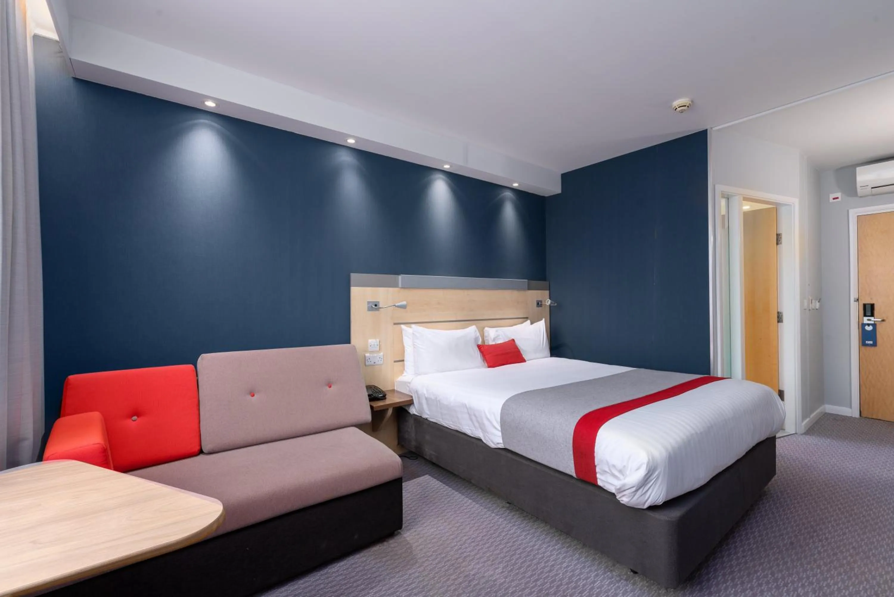 Photo of the whole room, Bed in Holiday Inn Express Ramsgate – Minster by IHG
