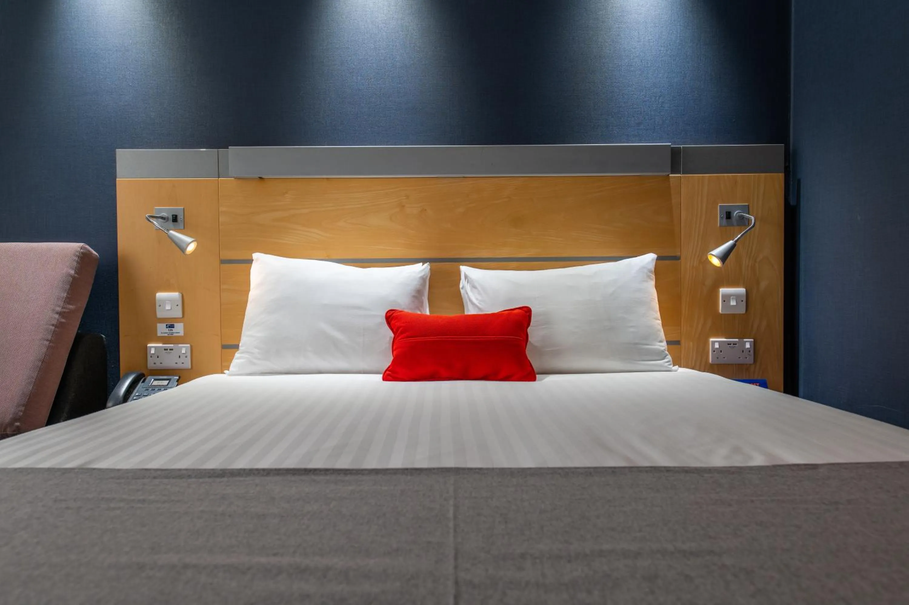 Bed in Holiday Inn Express Ramsgate – Minster by IHG