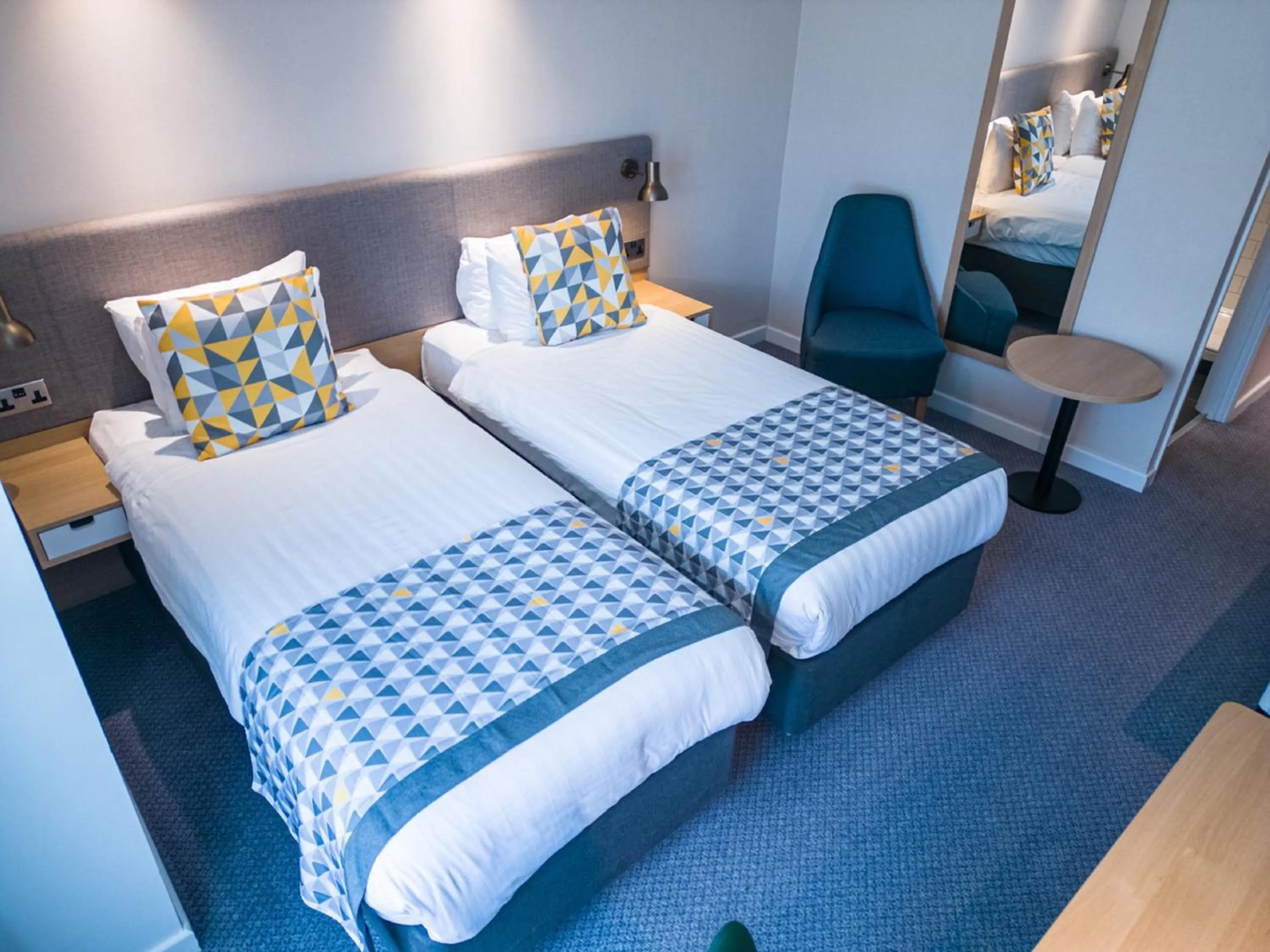 Photo of the whole room, Bed in Holiday Inn Mansfield Alfreton M1 Jct 28 by IHG