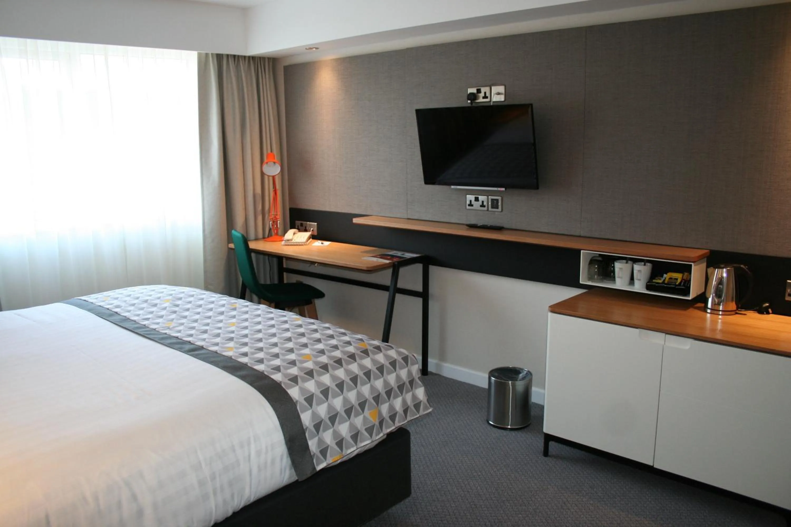 Photo of the whole room, Bed in Holiday Inn Mansfield Alfreton M1 Jct 28 by IHG