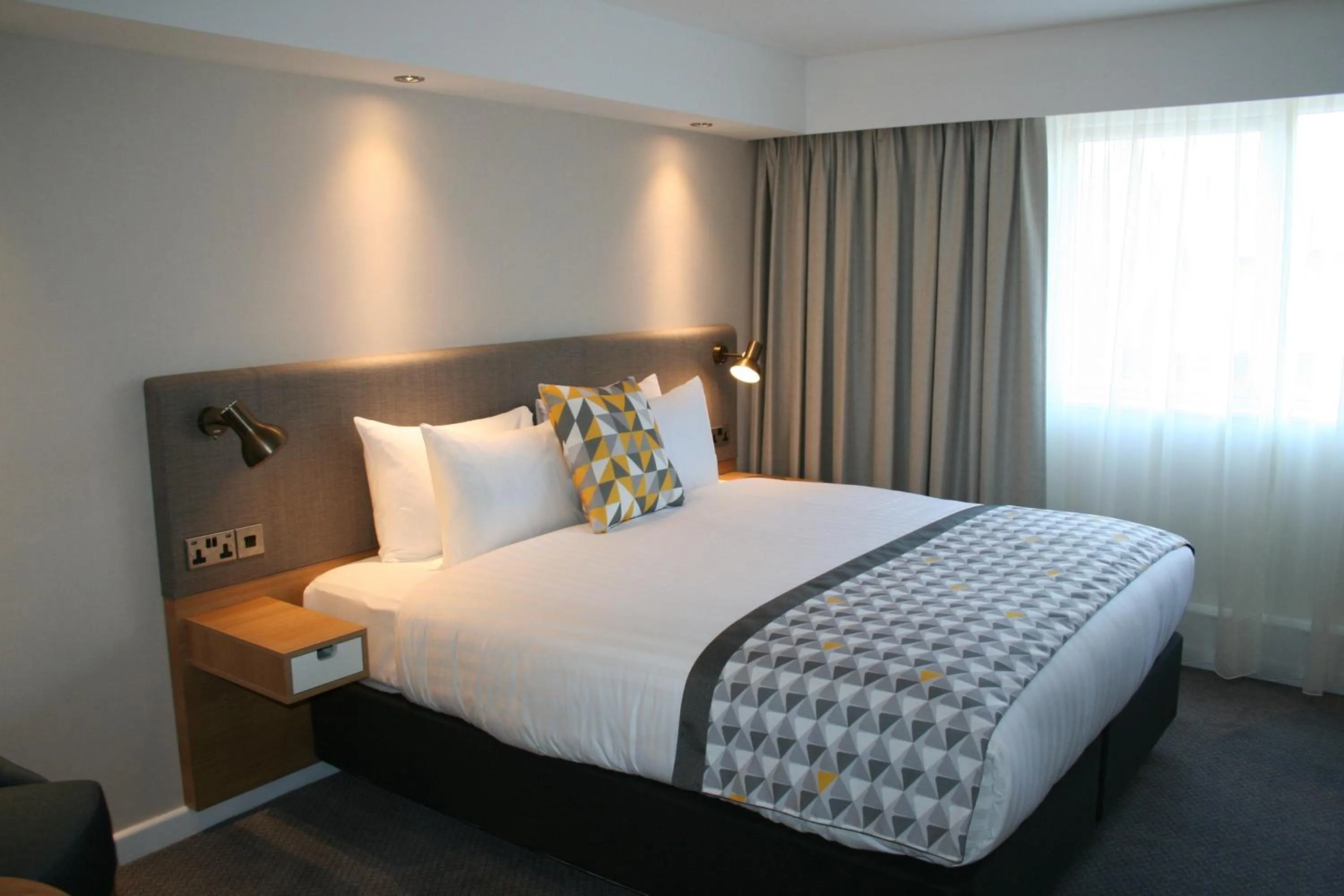 Photo of the whole room, Bed in Holiday Inn Mansfield Alfreton M1 Jct 28 by IHG