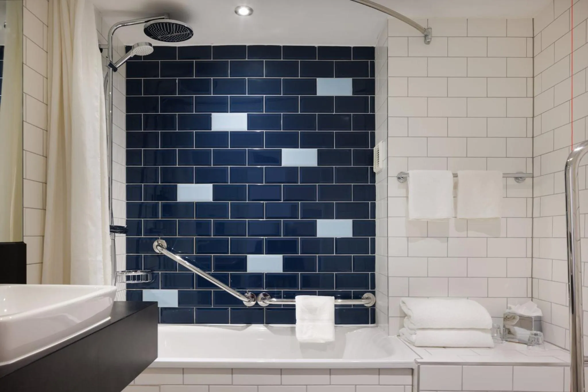 Bathroom in Holiday Inn Mansfield Alfreton M1 Jct 28 by IHG