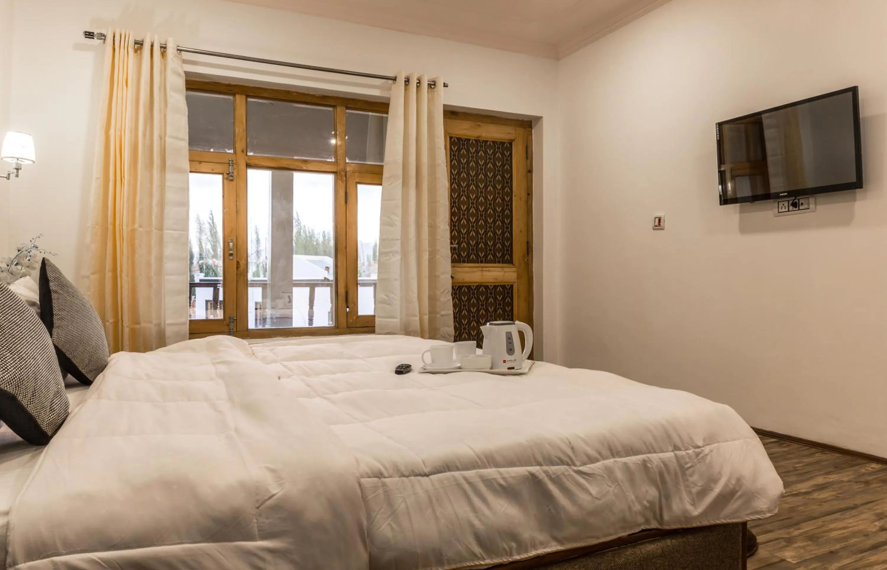 Double Room with Mountain View in Ree Hostel