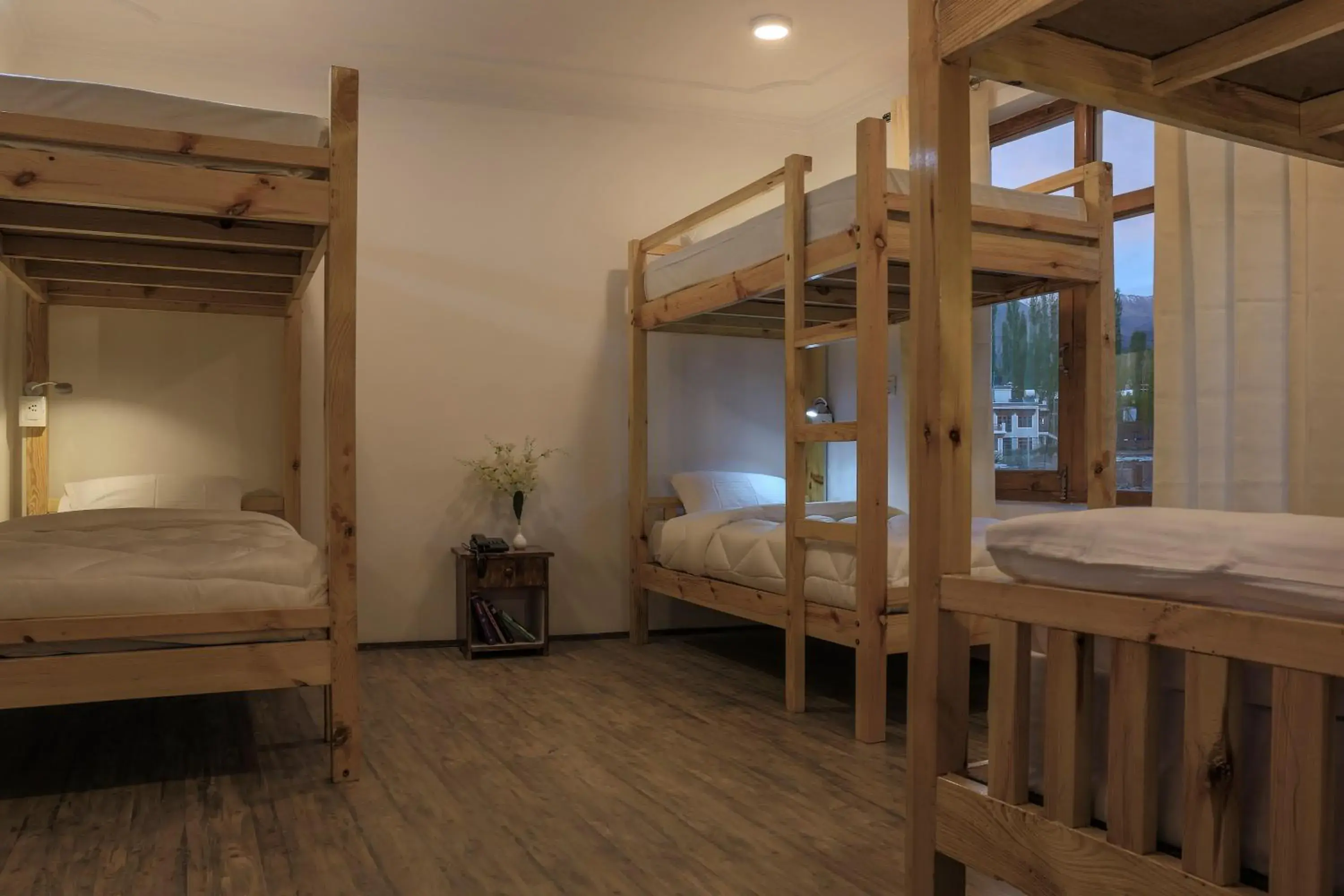 Bed in 6-Bed Mixed Dormitory Room in Ree Hostel Bed in 6-Bed Mixed Dormitory Room in Ree Hostel