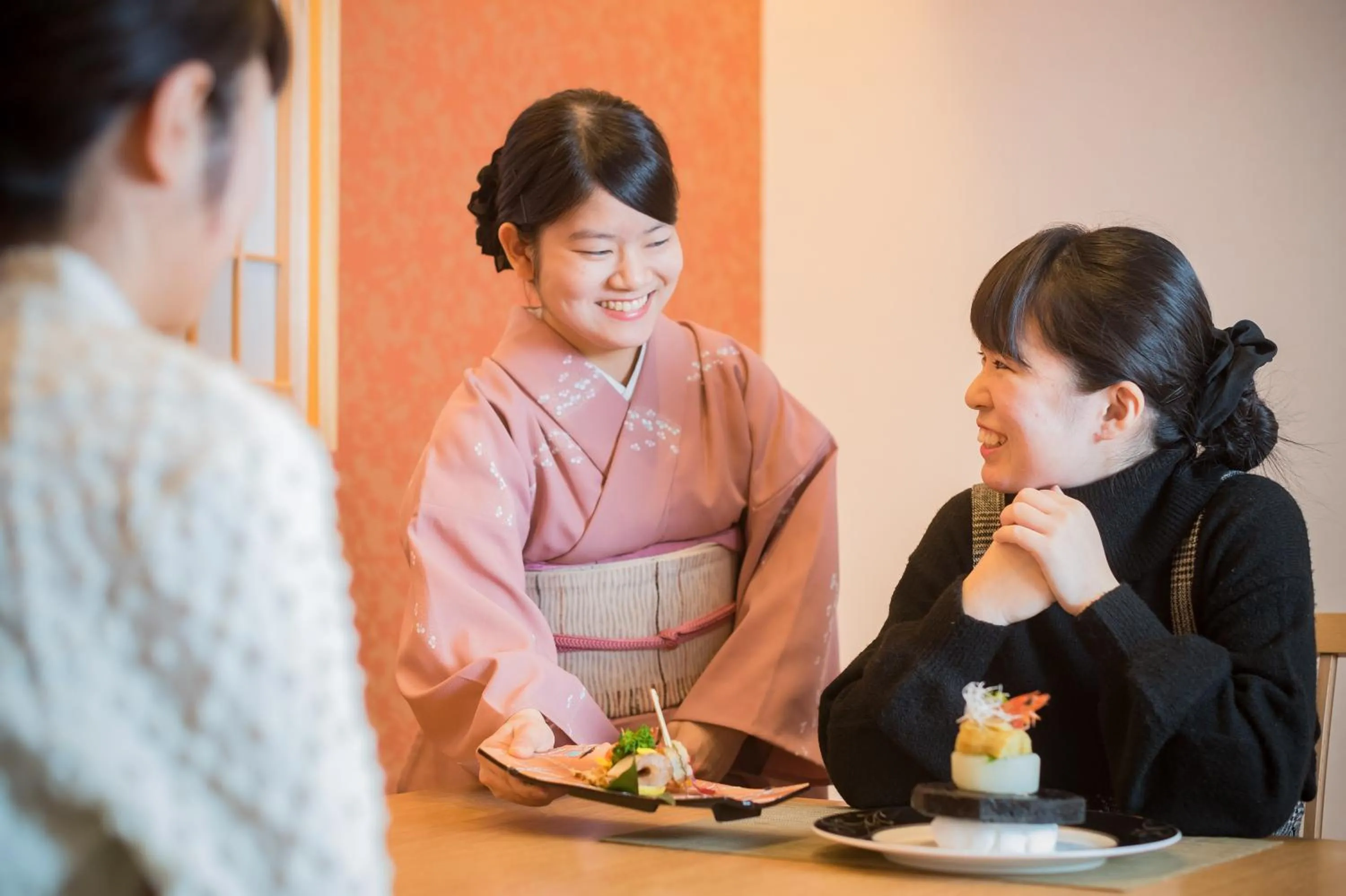 Staff in Dogo Onsen Yachiyo 道後温泉八千代