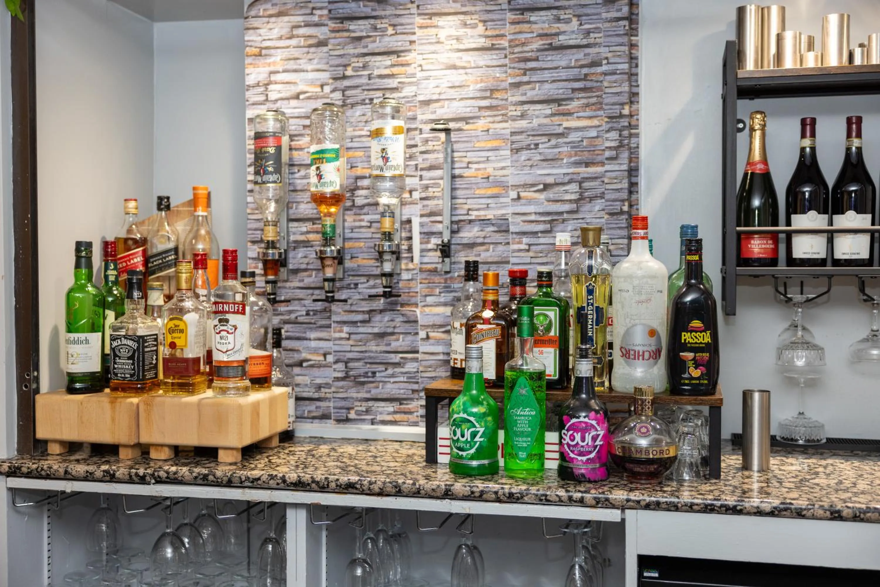 Lounge or bar in Mercure Sheffield Kenwood Hall & Spa