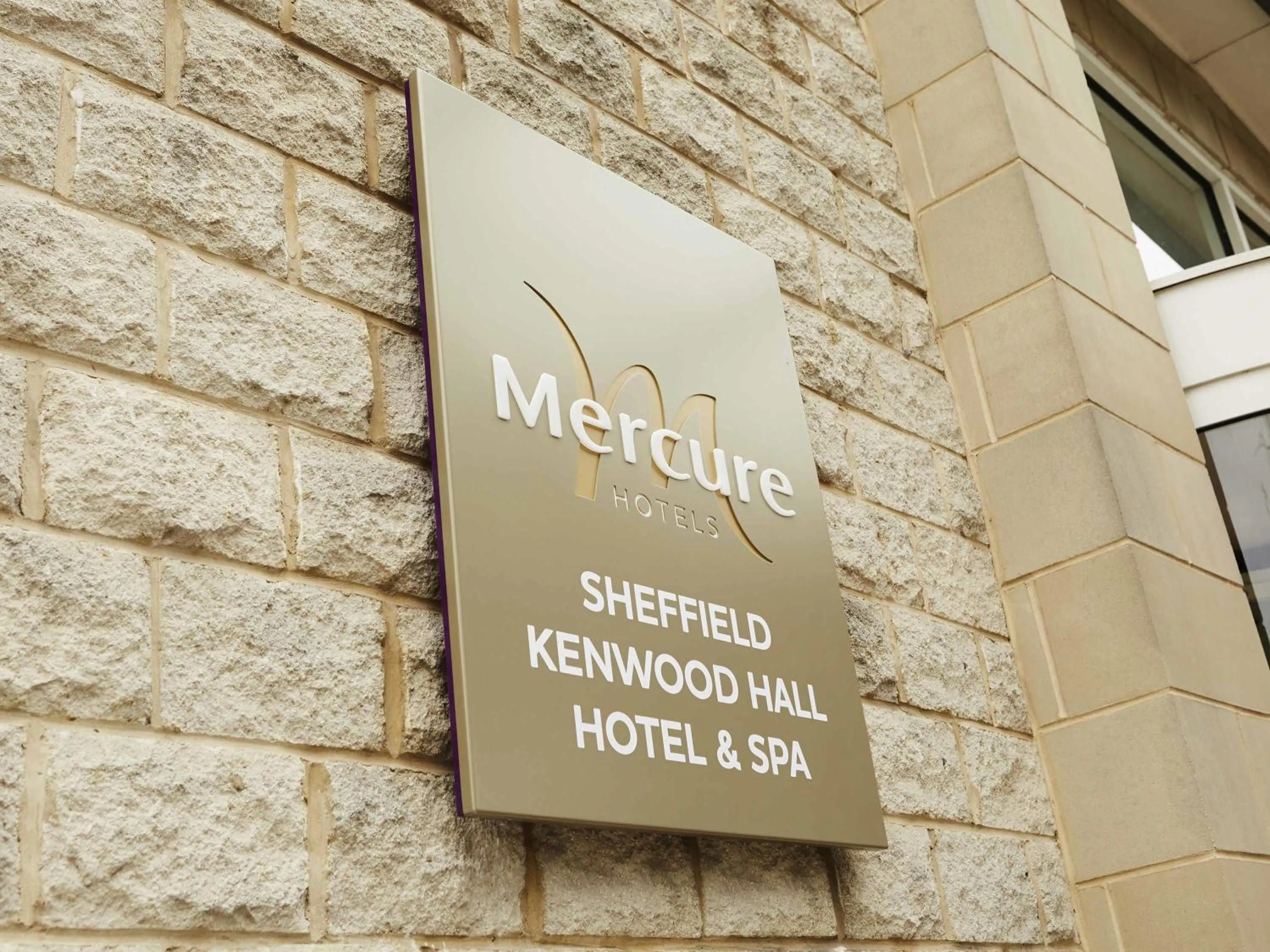 Property building in Mercure Sheffield Kenwood Hall & Spa