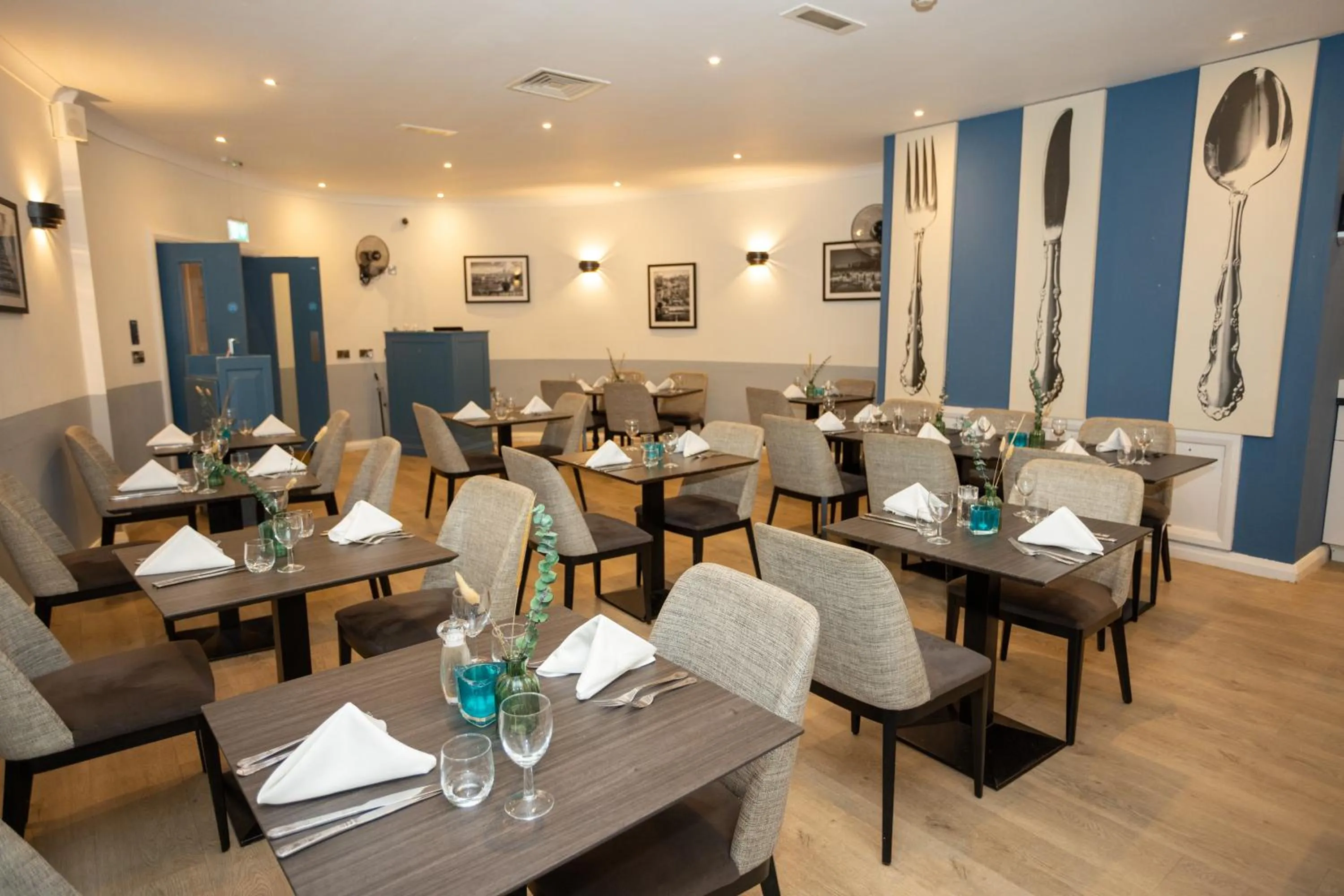 Restaurant/places to eat in Mercure Sheffield Kenwood Hall & Spa