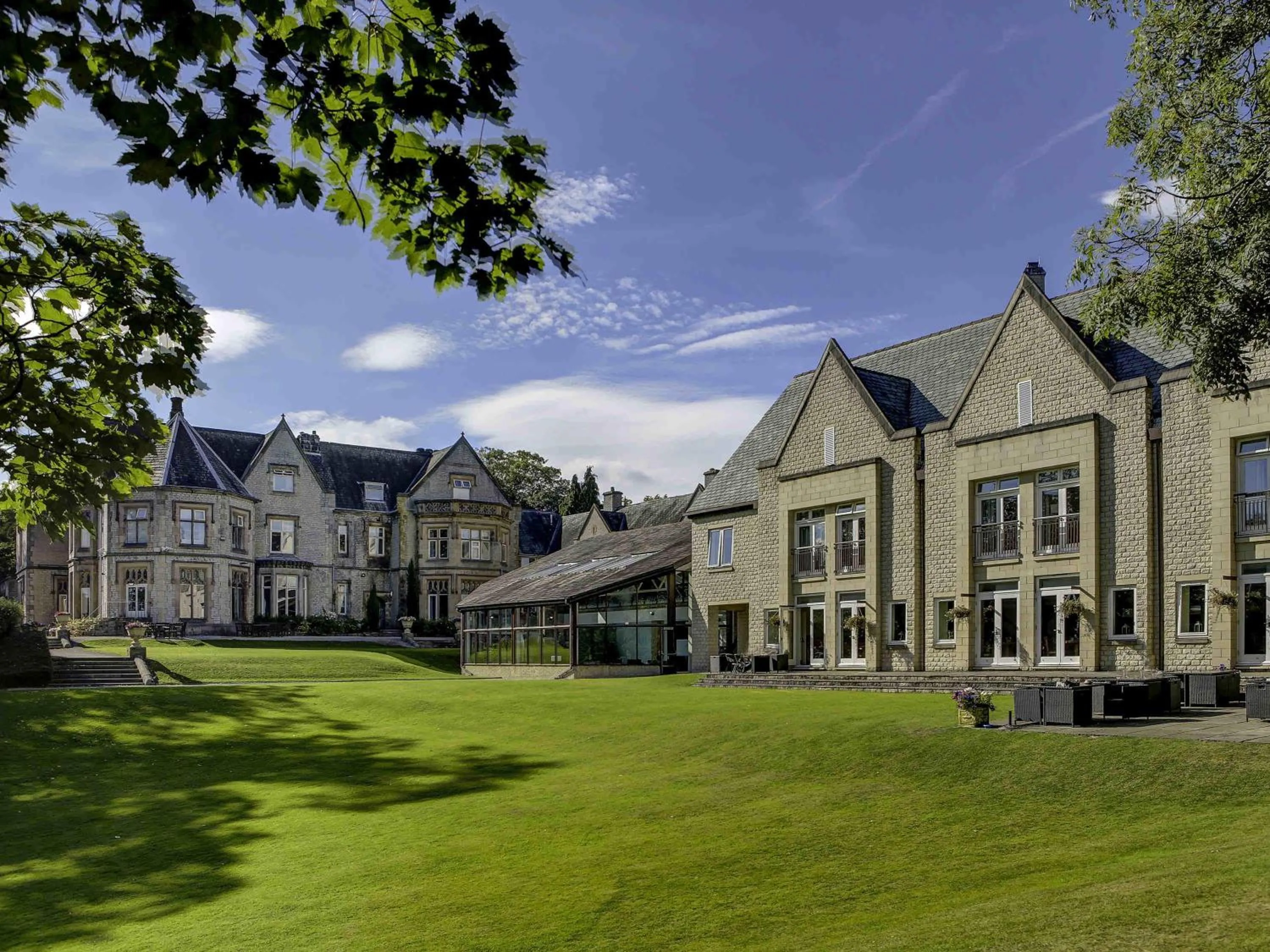Property building in Mercure Sheffield Kenwood Hall & Spa