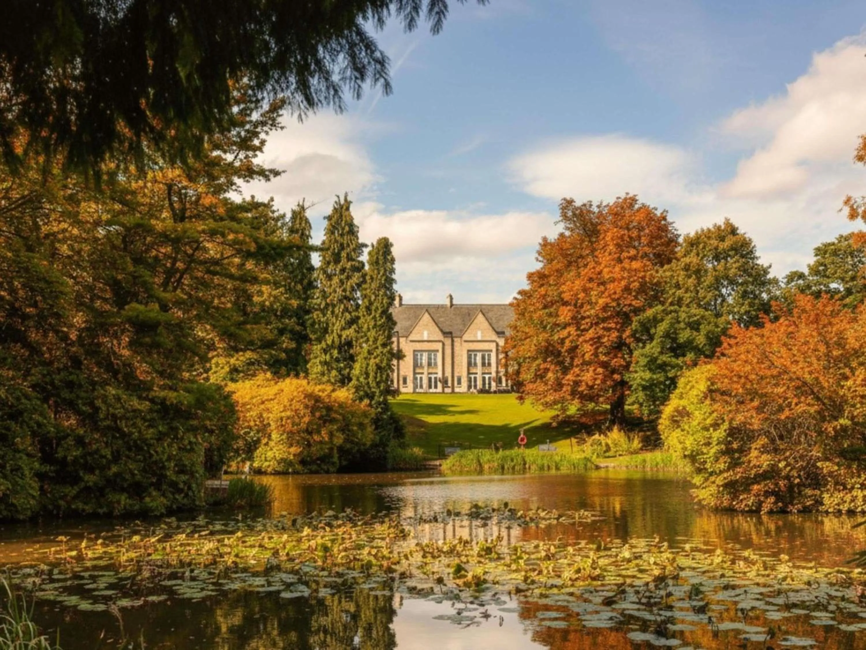 Property building in Mercure Sheffield Kenwood Hall & Spa