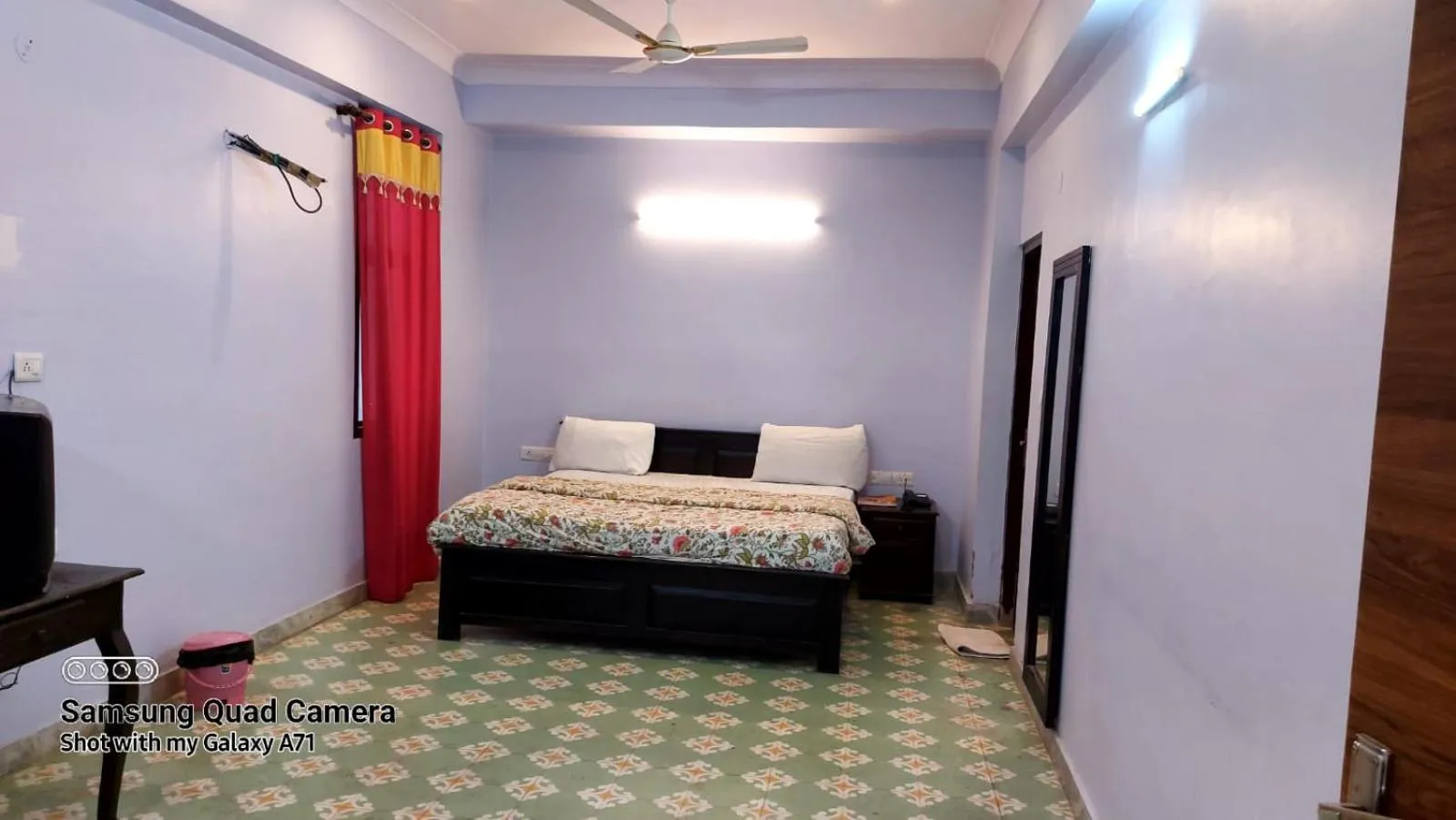 Bed in Rani Mahal Hotel