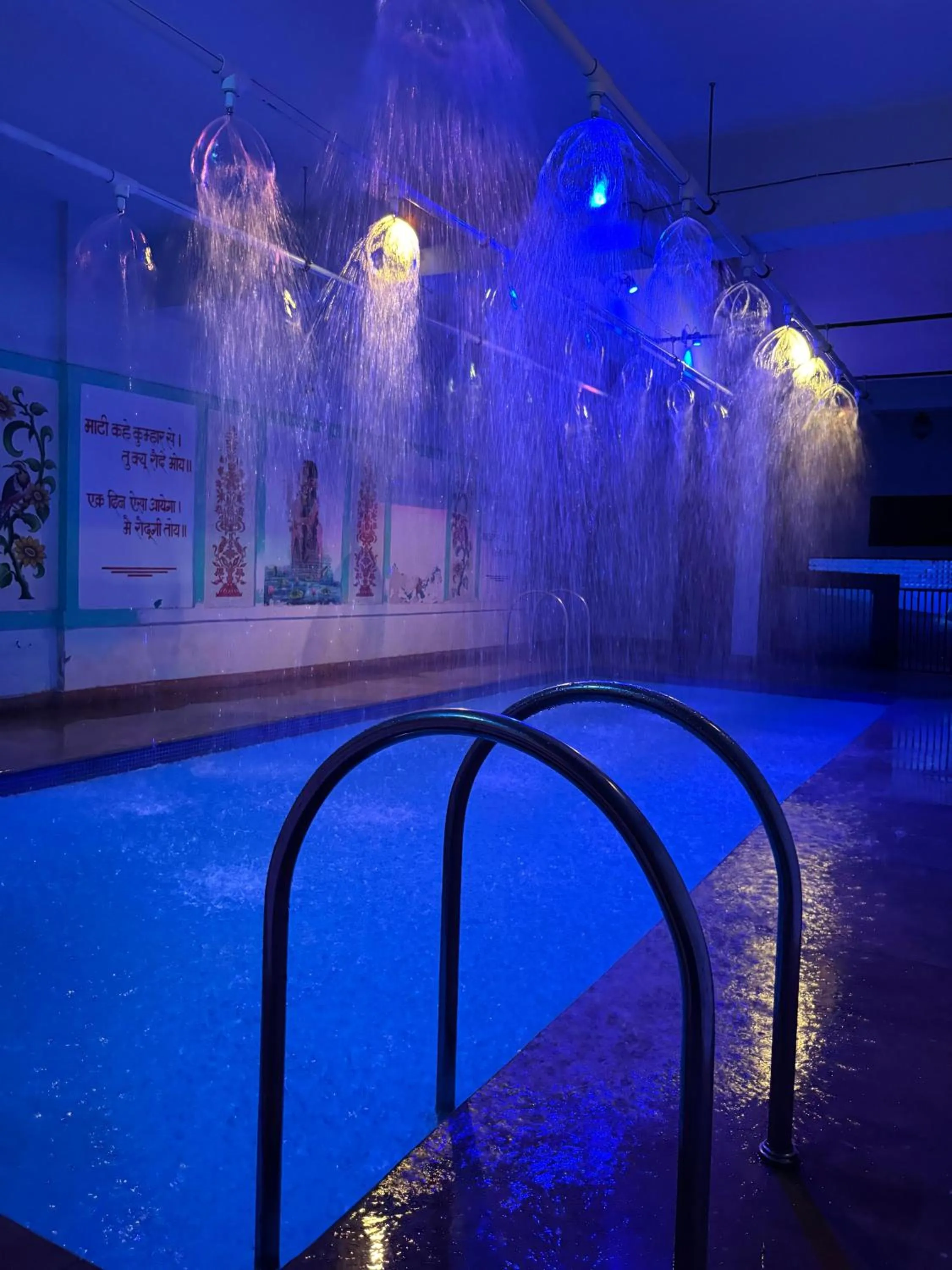 Swimming pool in Rani Mahal Hotel