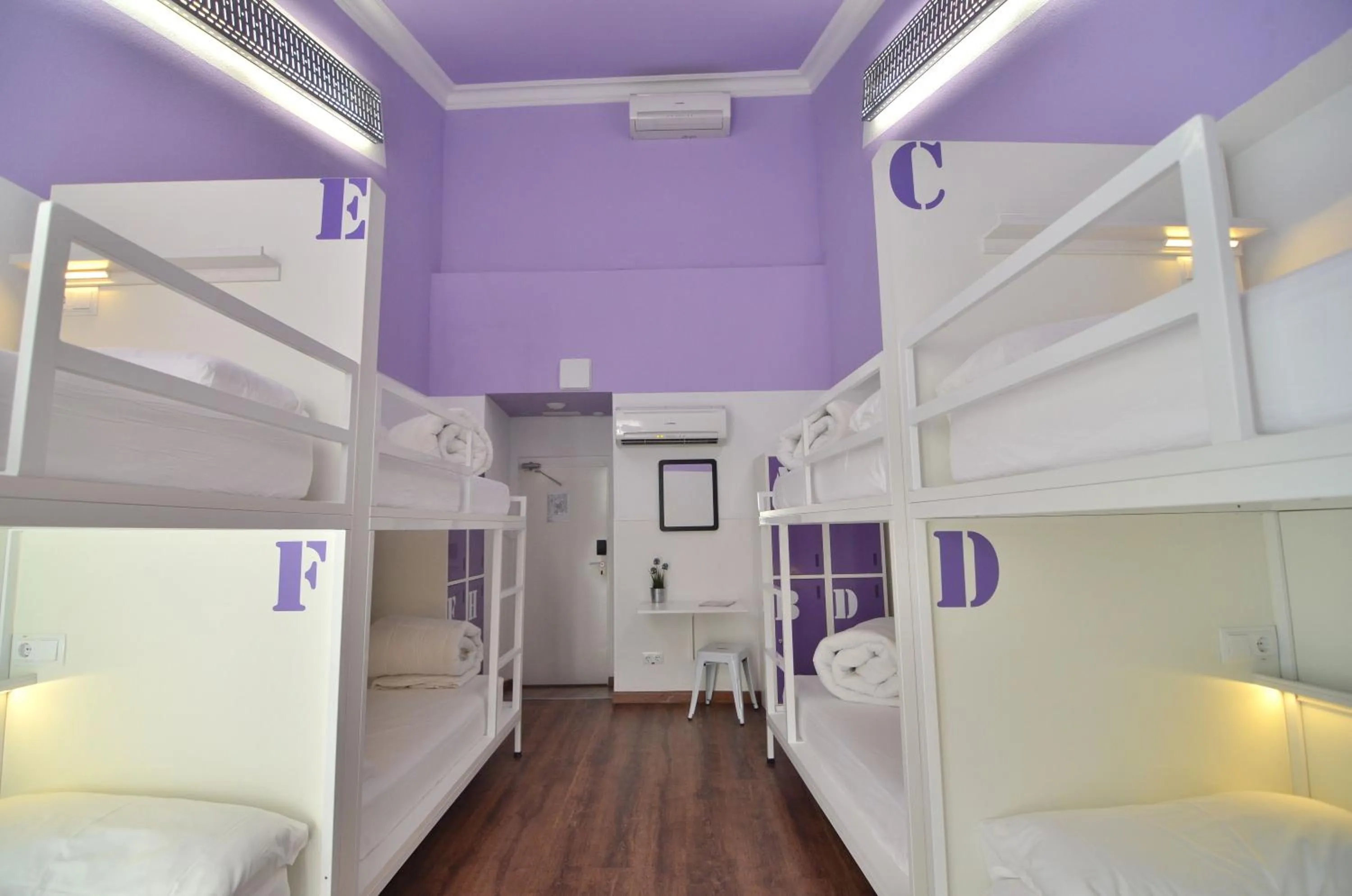 Bedroom, Bed in Far Home Atocha