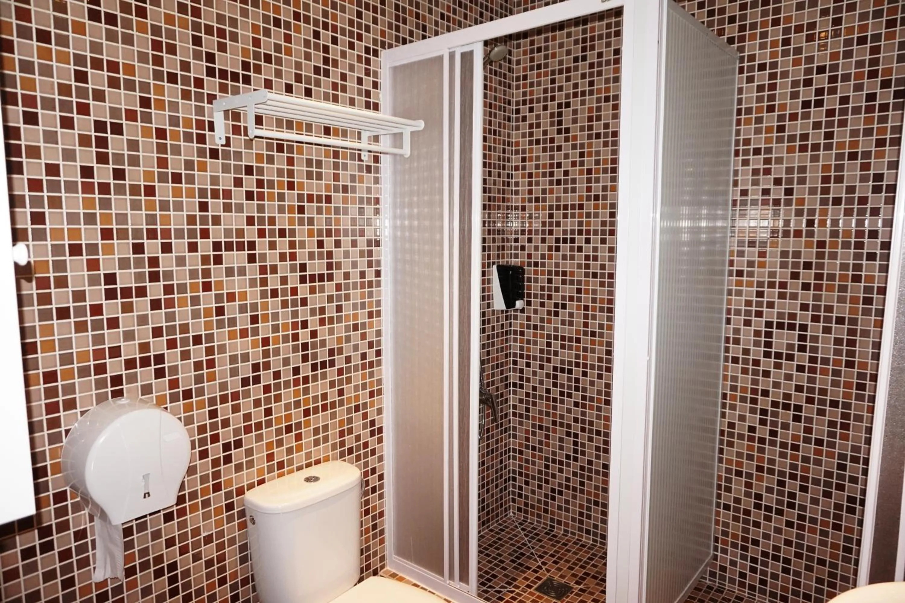 Shower in Far Home Atocha