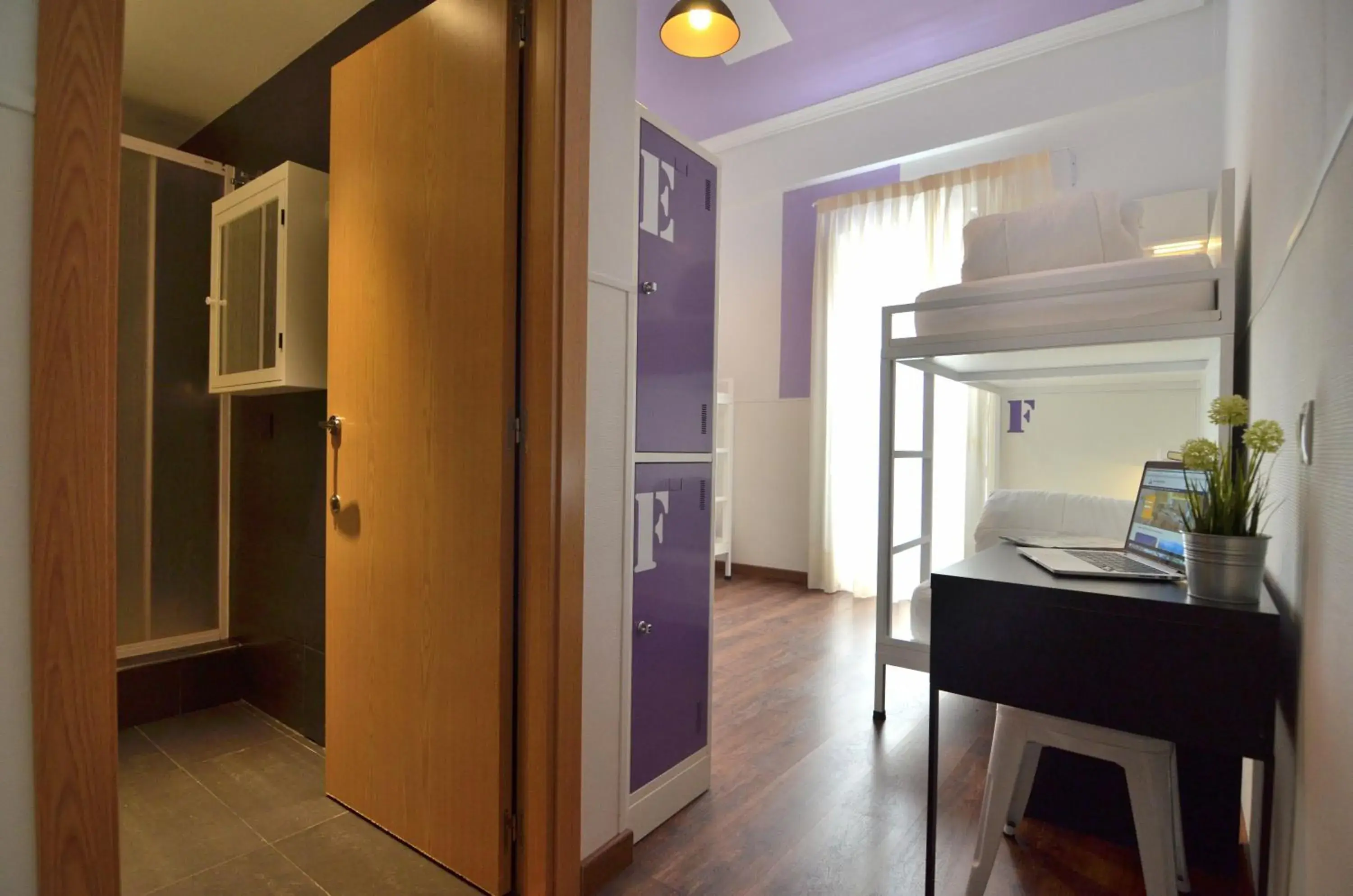 Family Room with Private Bathroom in Far Home Atocha Family Room with Private Bathroom in Far Home Atocha