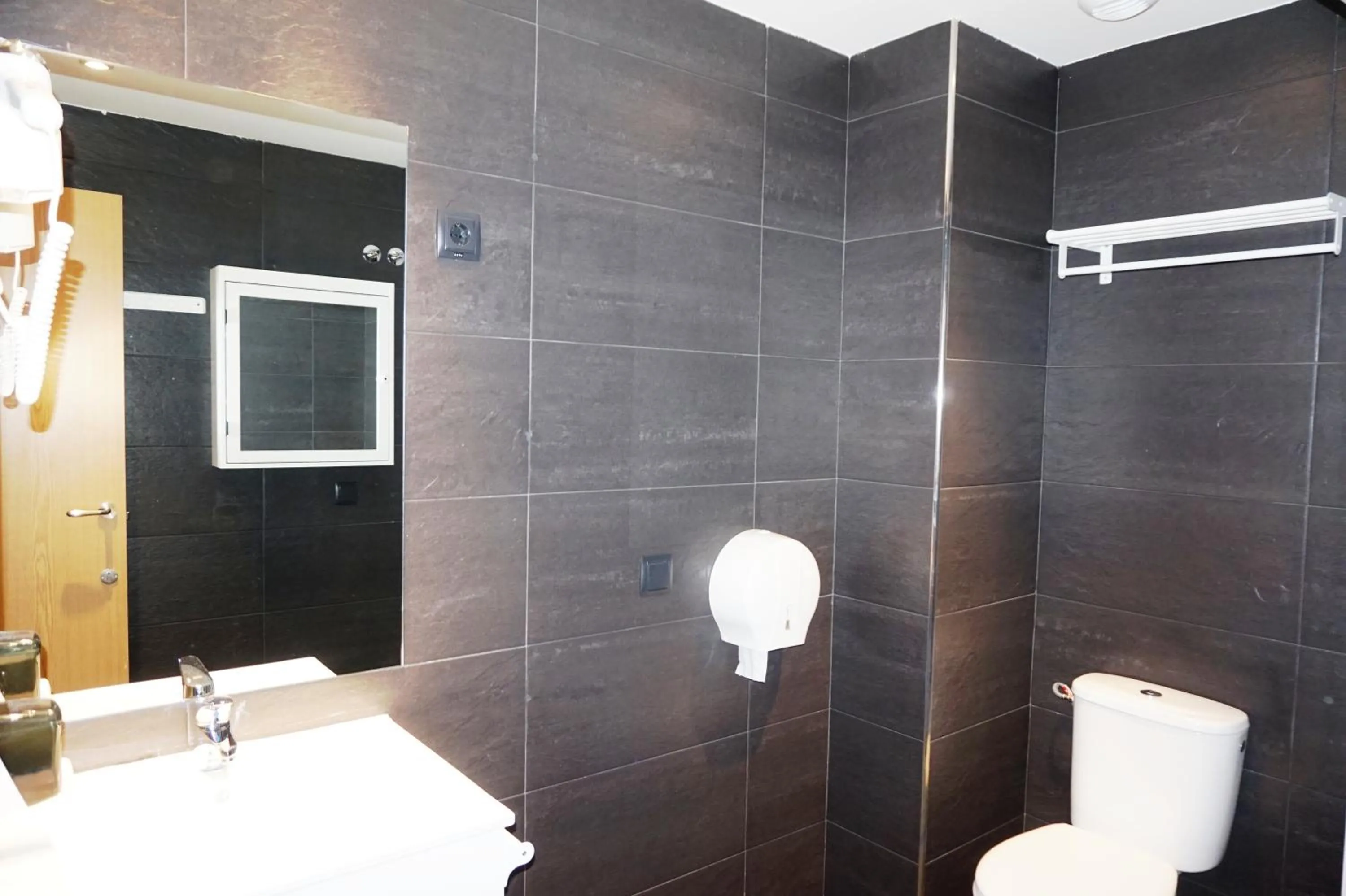 Shower in Far Home Atocha