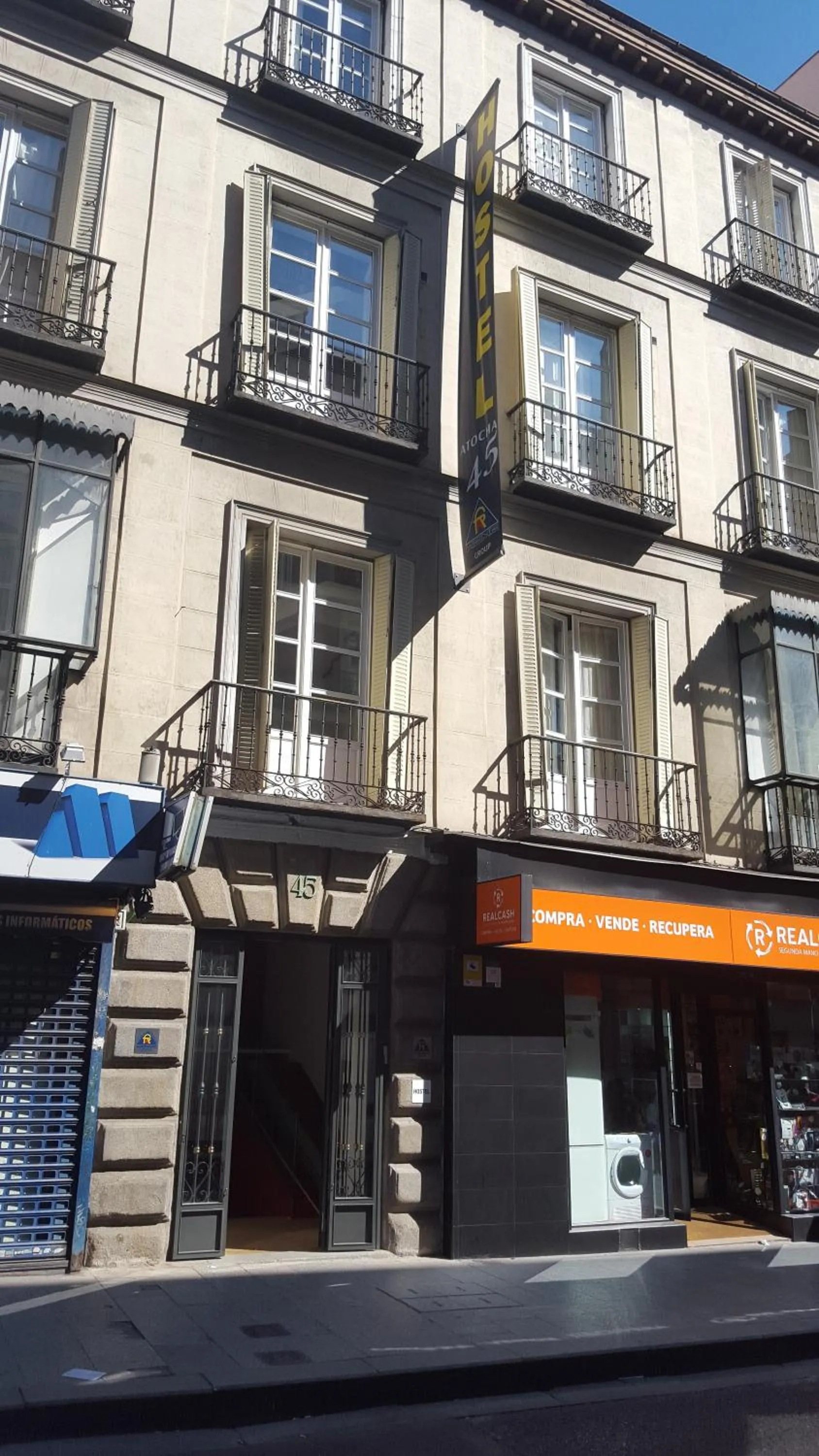 Facade/entrance in Far Home Atocha