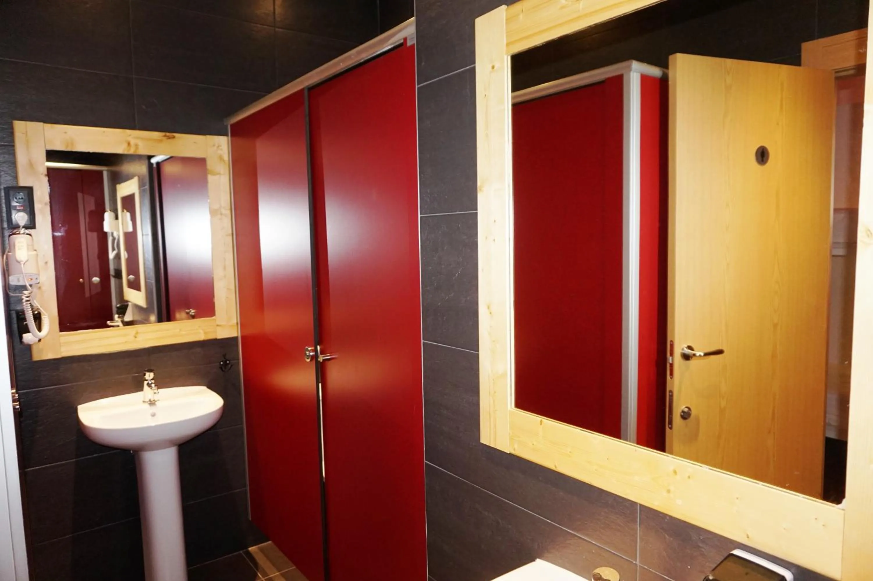 Public Bath in Far Home Atocha