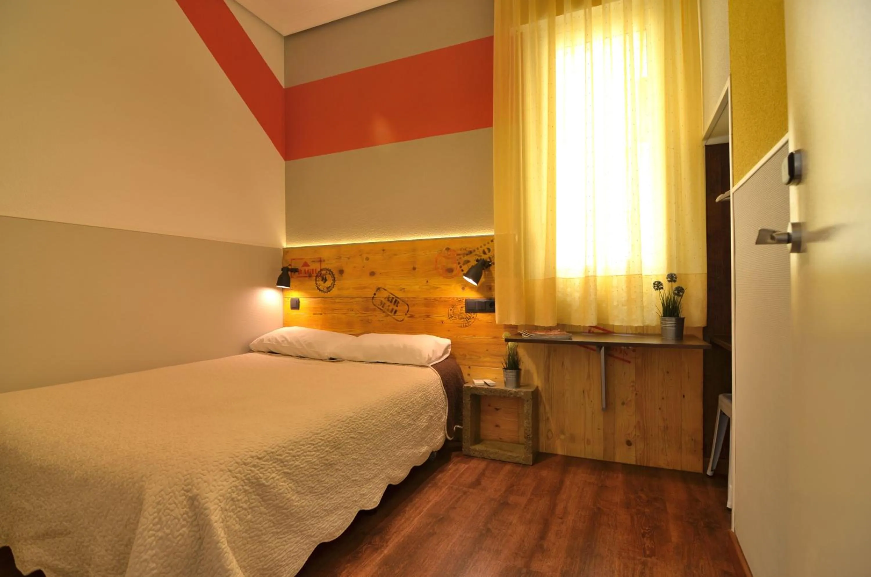 Bedroom, Bed in Far Home Atocha