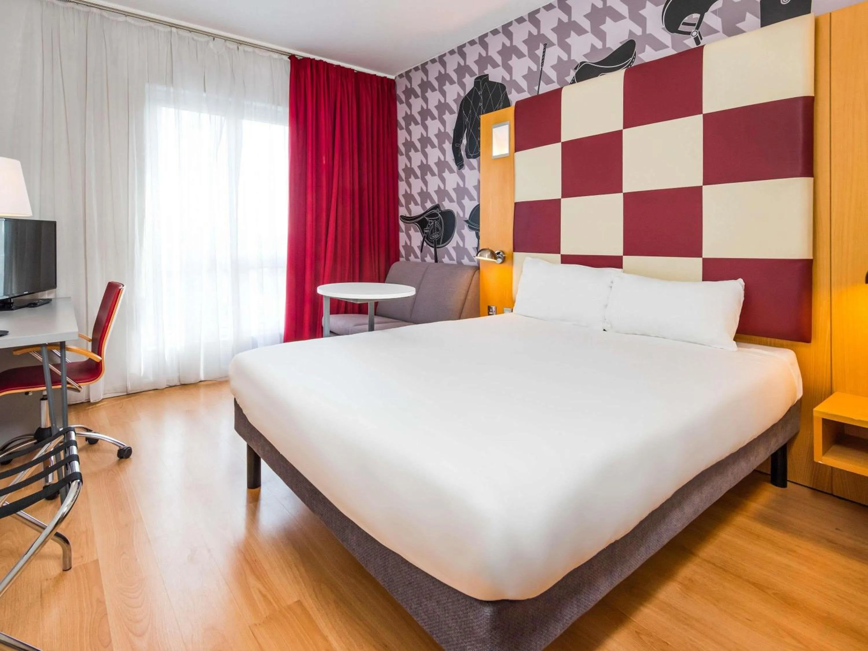 Bedroom, Bed in ibis Styles Haydock