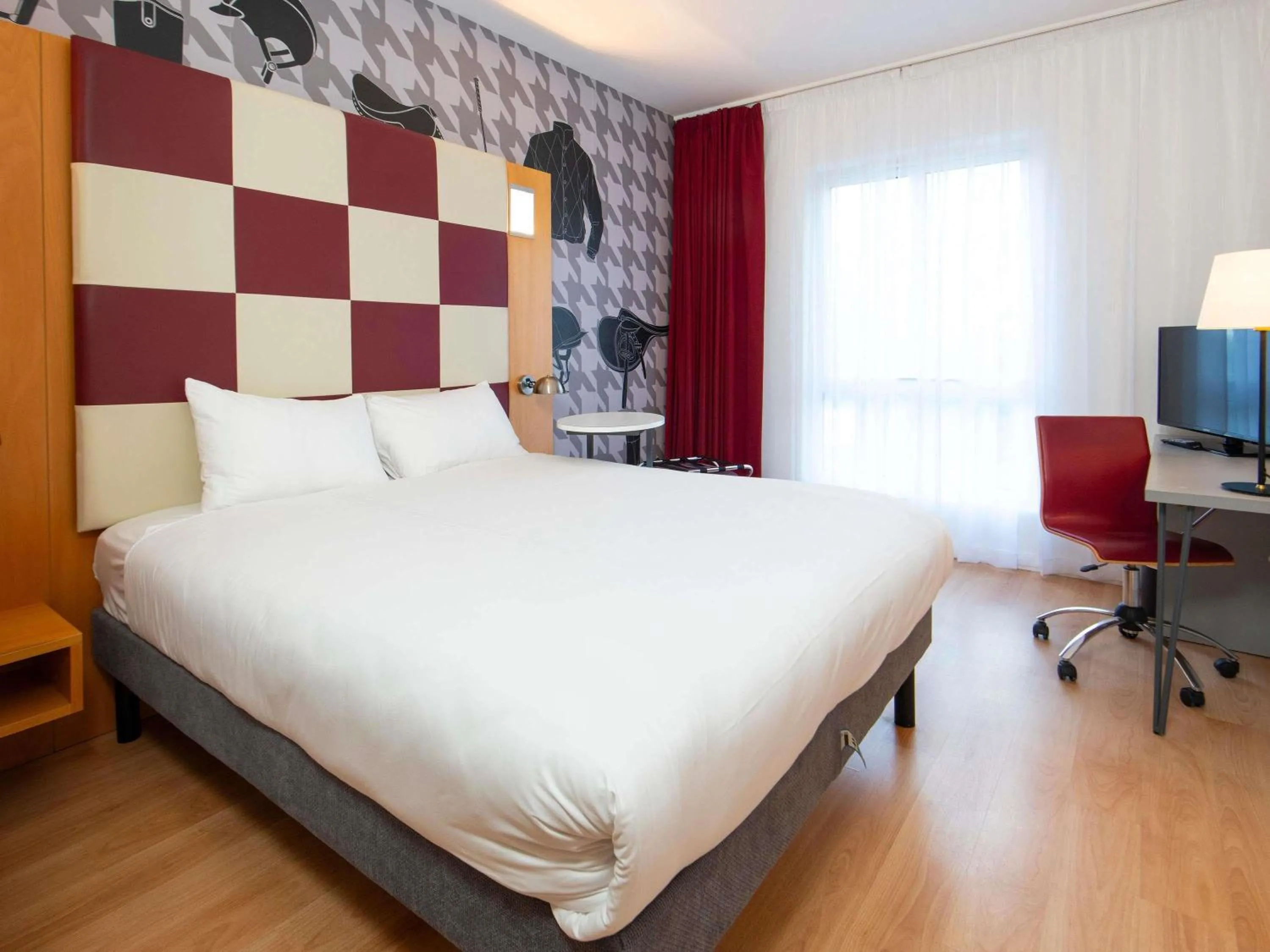 Bedroom, Bed in ibis Styles Haydock