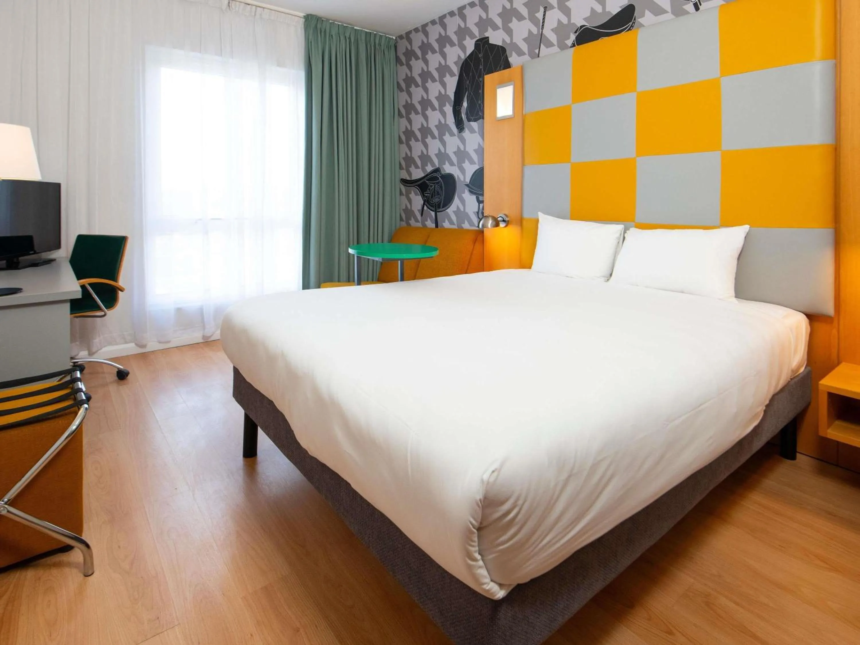 Bedroom, Bed in ibis Styles Haydock