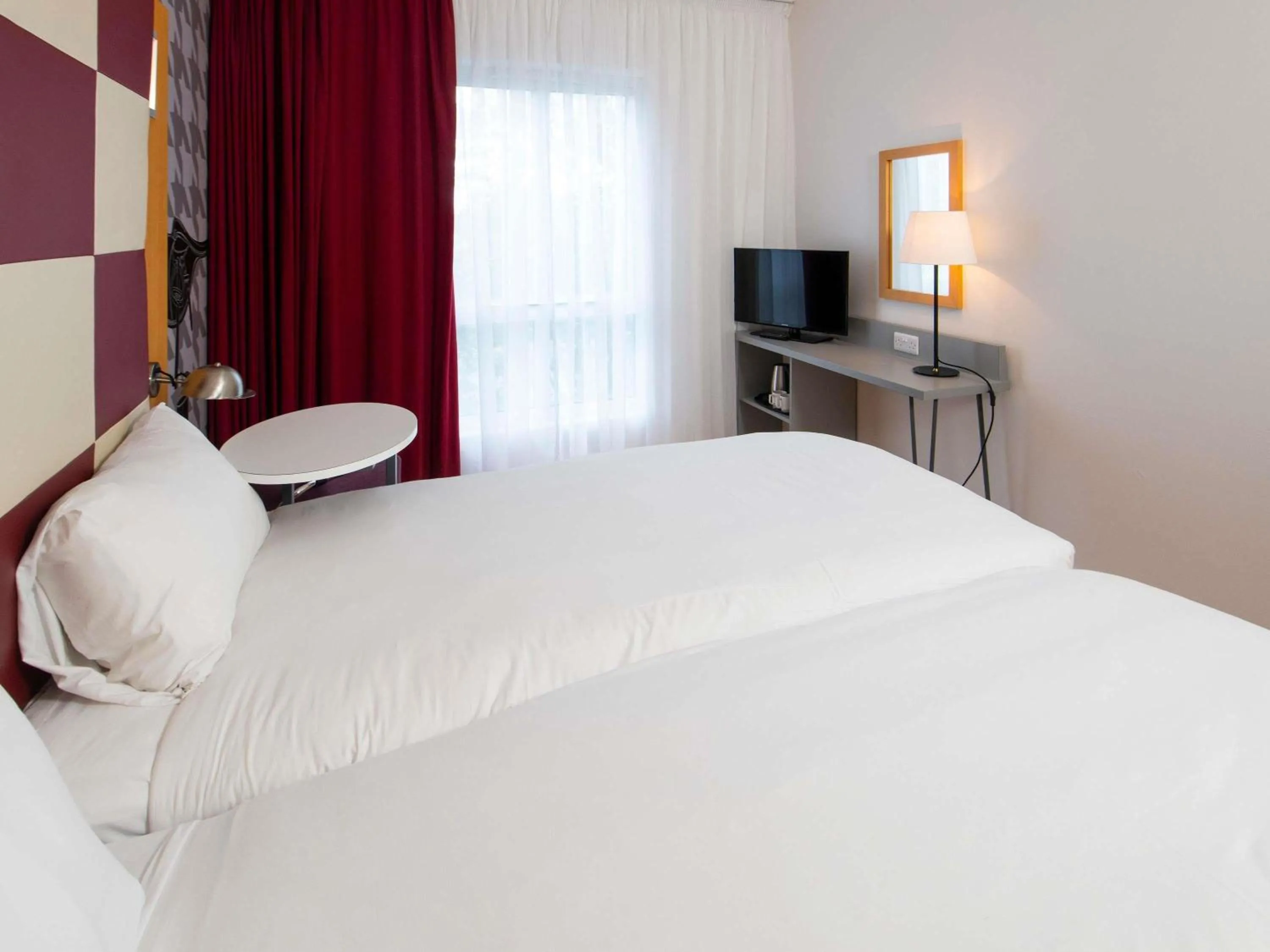 Bedroom, Bed in ibis Styles Haydock