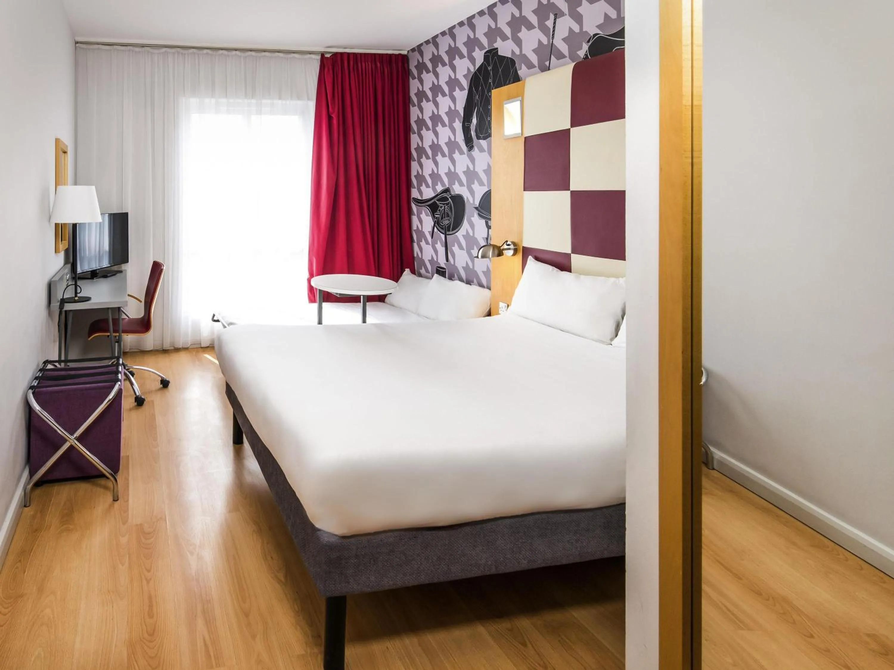 Bedroom, Bed in ibis Styles Haydock