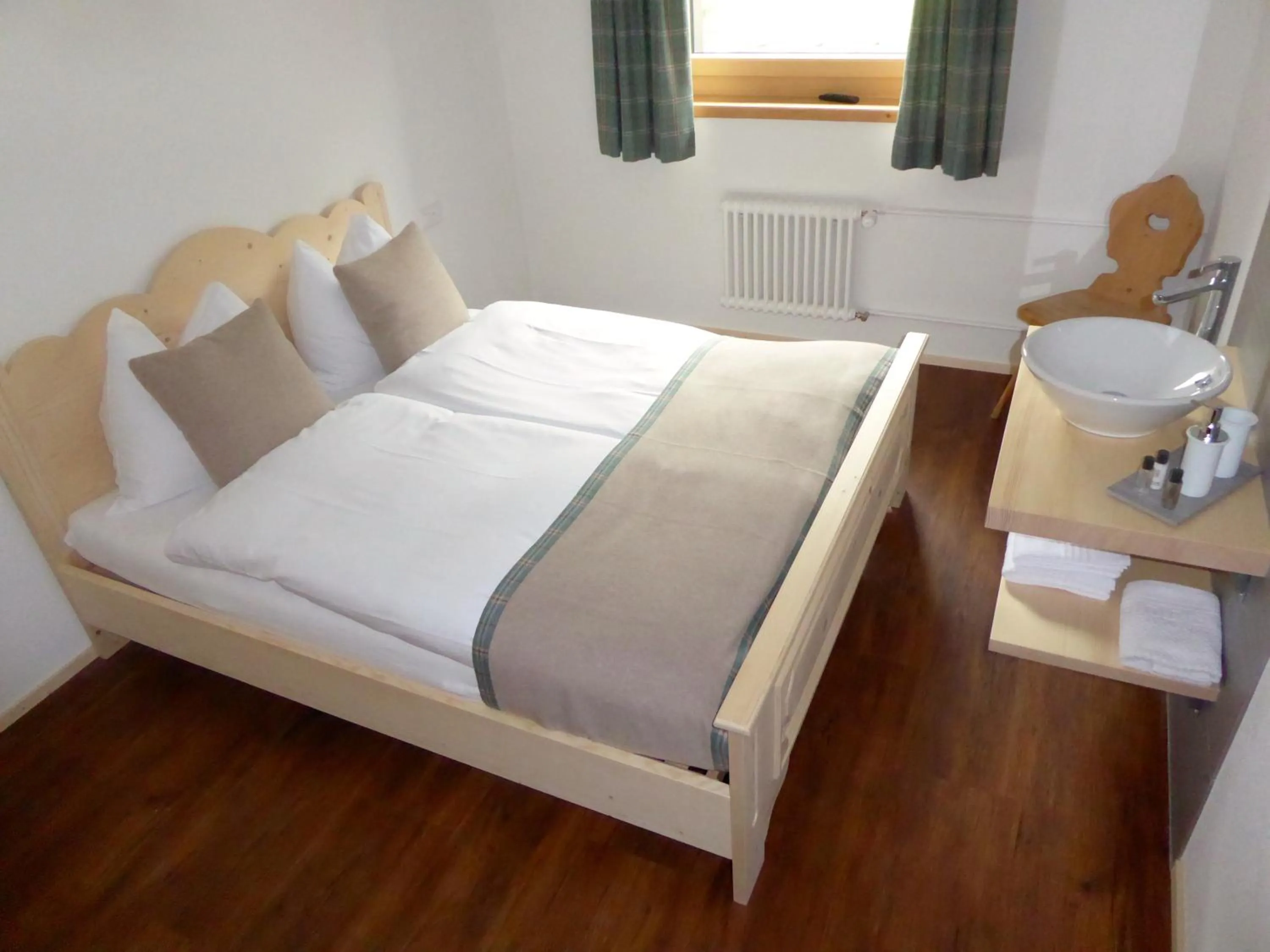 Photo of the whole room, Bed in Hotel Roseg-Gletscher